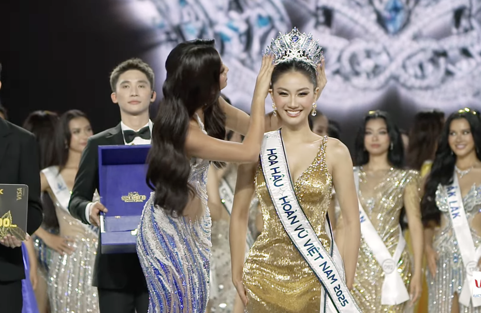 Nguyễn Hoàng Phương Linh chính thức đăng quang Hoa hậu Hoàn vũ Việt Nam 2025!- Ảnh 2. Nguyễn Hoàng Phương Linh chính thức đăng quang Hoa hậu Hoàn vũ Việt Nam 2025!- Ảnh 2.