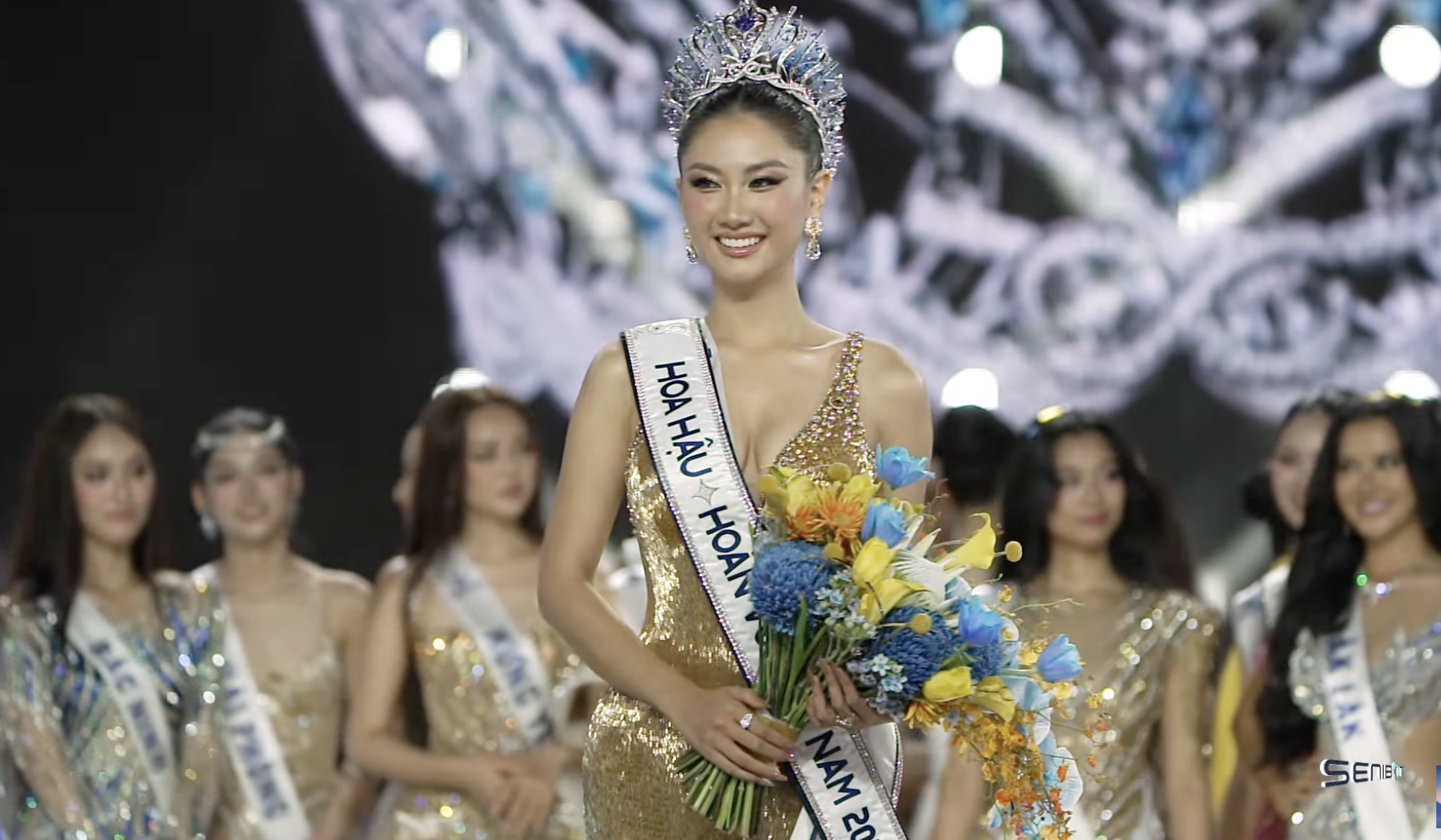 Nguyễn Hoàng Phương Linh chính thức đăng quang Hoa hậu Hoàn vũ Việt Nam 2025!- Ảnh 4. Nguyễn Hoàng Phương Linh chính thức đăng quang Hoa hậu Hoàn vũ Việt Nam 2025!- Ảnh 4.