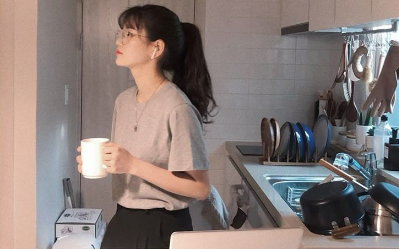 Cạn lời: Chồng đưa 20 triệu/tháng, vợ vẫn lén bán hết trang sức, nhẫn cưới để lấy tiền tiêu