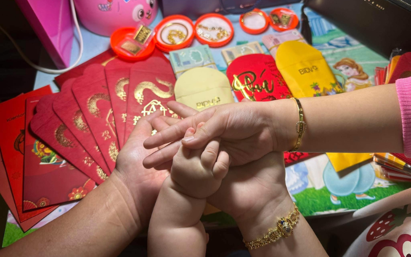 Bức ảnh tiền, vàng lấp ló của cô vợ ở TP.HCM gây chú ý: Câu chuyện đằng sau mới thực sự đáng nể!- Ảnh 2.