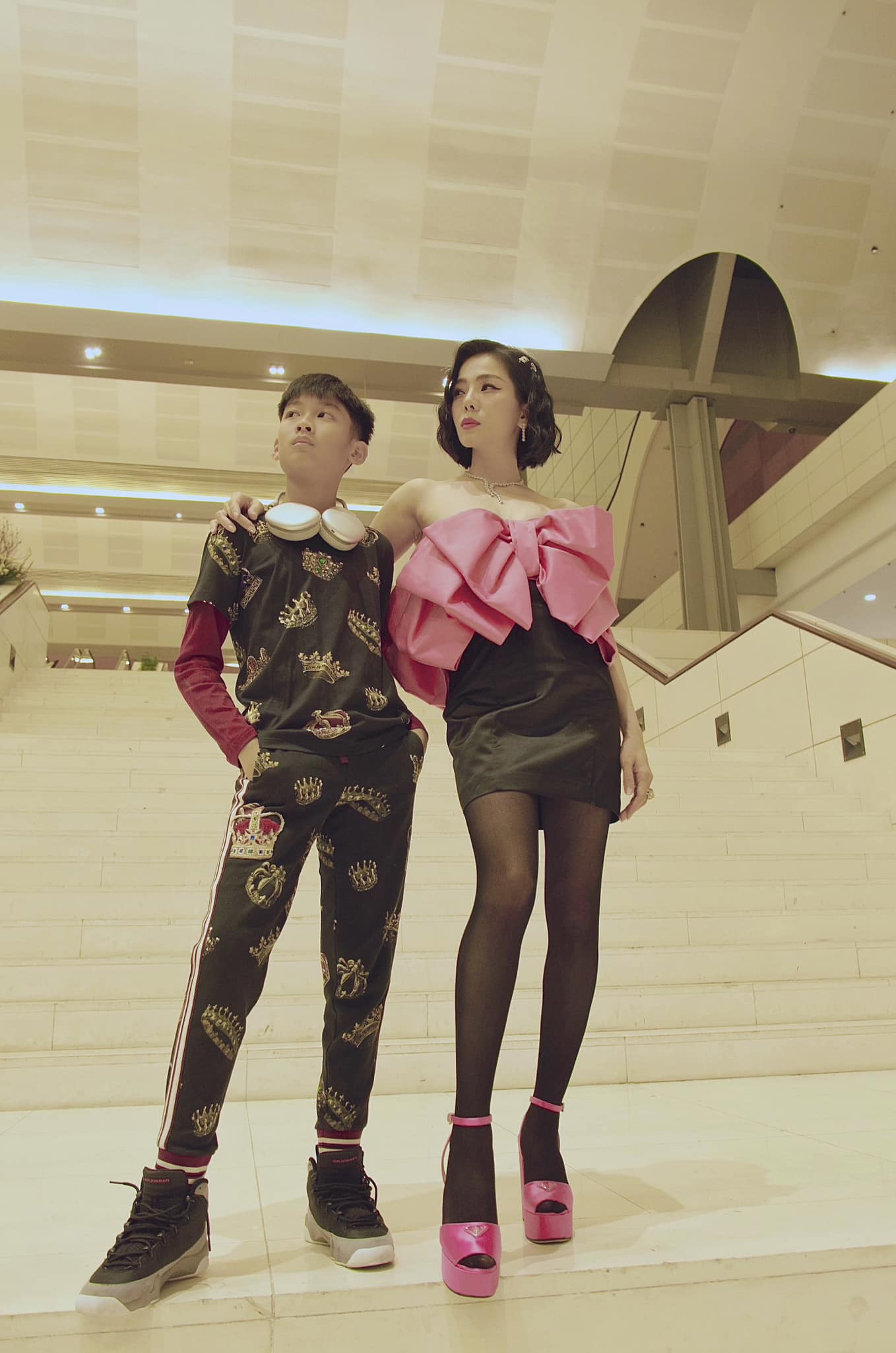Ba quý tử chuẩn "rich kid" của Vbiz: Sống giữa xa hoa, đồ hiệu chỉ là chuyện nhỏ nhưng giáo dục mới là thứ được đầu tư lớn nhất- Ảnh 53. Ba quý tử chuẩn "rich kid" của Vbiz: Sống giữa xa hoa, đồ hiệu chỉ là chuyện nhỏ nhưng giáo dục mới là thứ được đầu tư lớn nhất- Ảnh 53.