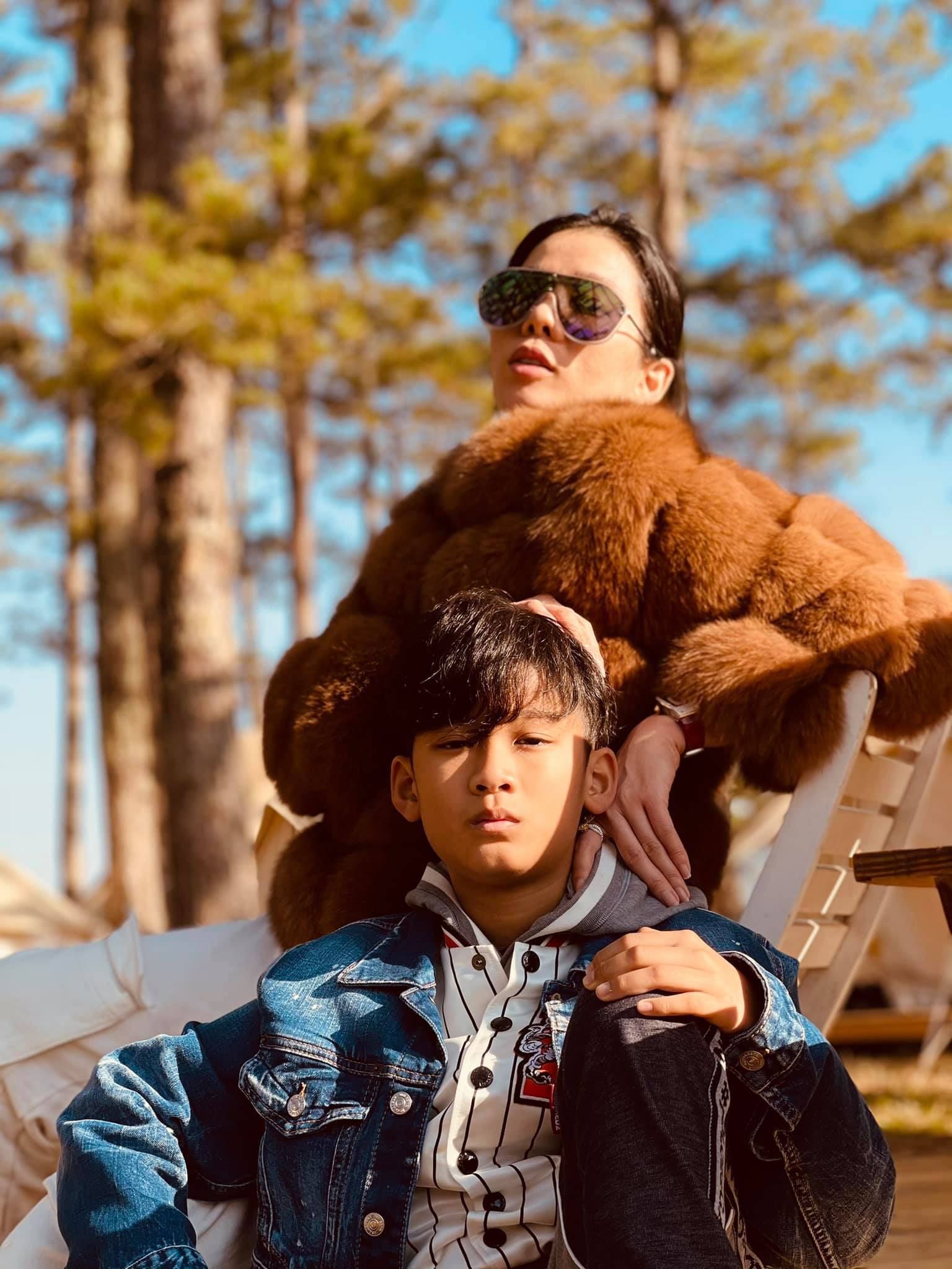 Ba quý tử chuẩn "rich kid" của Vbiz: Sống giữa xa hoa, đồ hiệu chỉ là chuyện nhỏ nhưng giáo dục mới là thứ được đầu tư lớn nhất- Ảnh 43. Ba quý tử chuẩn "rich kid" của Vbiz: Sống giữa xa hoa, đồ hiệu chỉ là chuyện nhỏ nhưng giáo dục mới là thứ được đầu tư lớn nhất- Ảnh 43.
