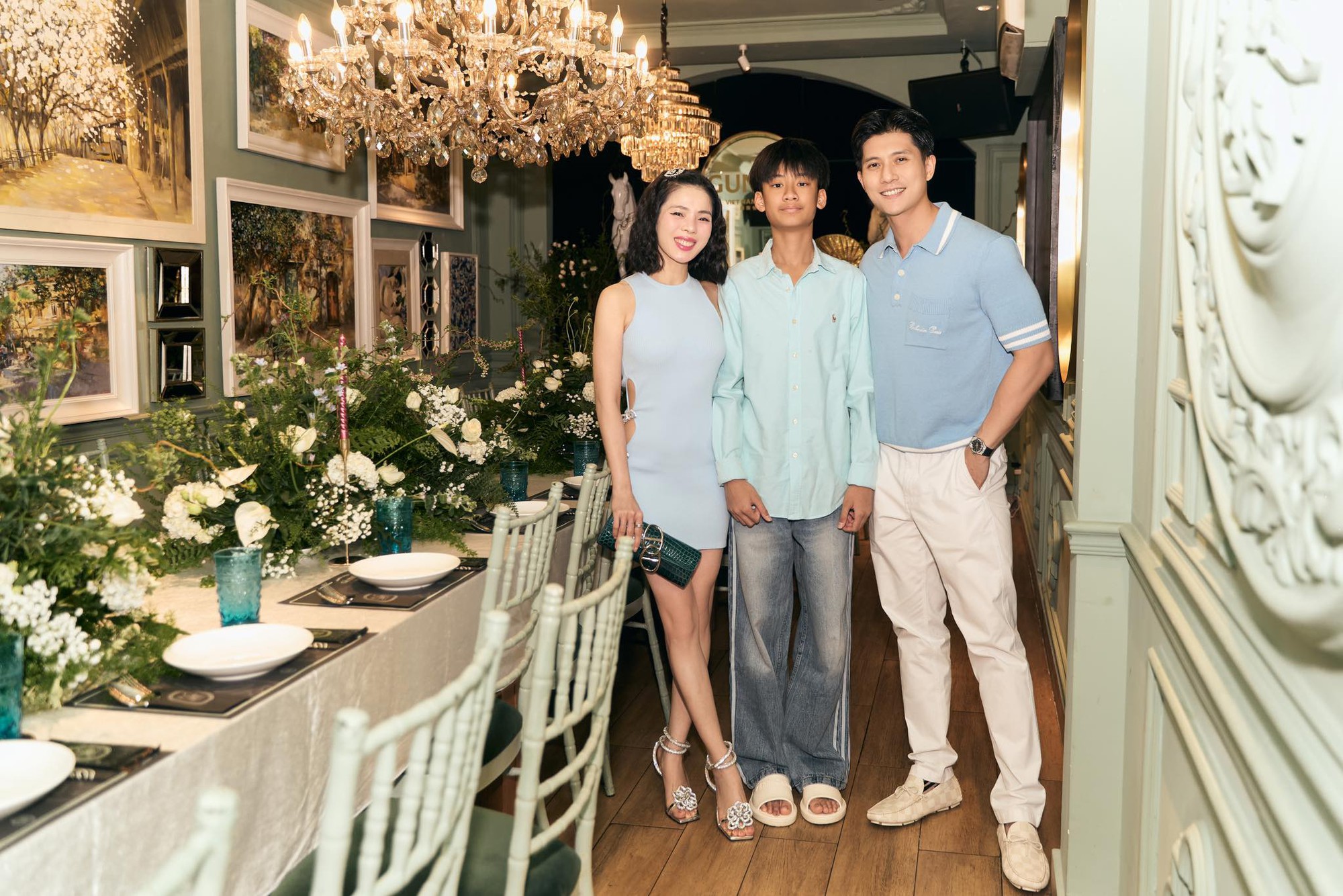 Ba quý tử chuẩn "rich kid" của Vbiz: Sống giữa xa hoa, đồ hiệu chỉ là chuyện nhỏ nhưng giáo dục mới là thứ được đầu tư lớn nhất- Ảnh 50. Ba quý tử chuẩn "rich kid" của Vbiz: Sống giữa xa hoa, đồ hiệu chỉ là chuyện nhỏ nhưng giáo dục mới là thứ được đầu tư lớn nhất- Ảnh 50.