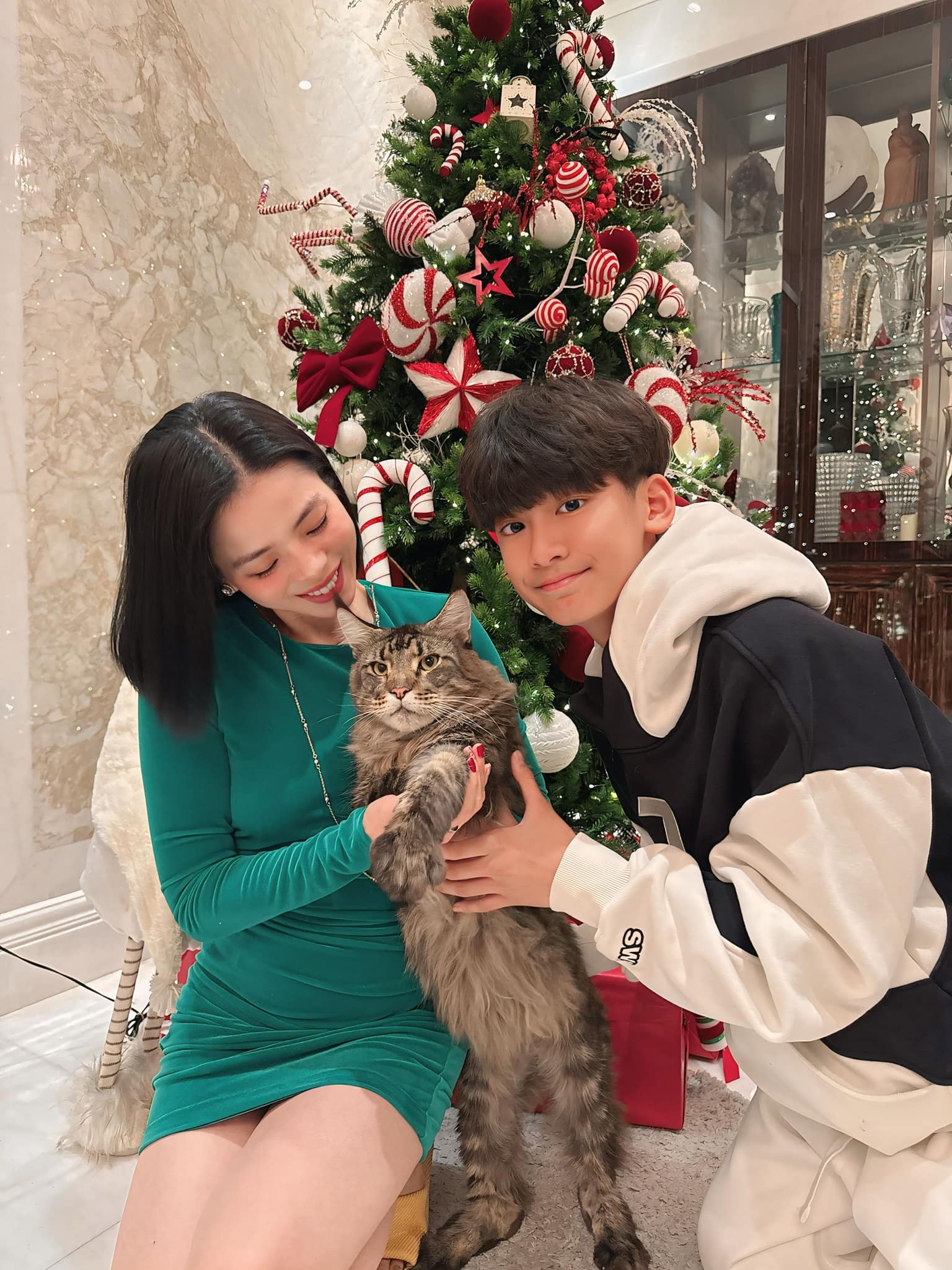 Ba quý tử chuẩn "rich kid" của Vbiz: Sống giữa xa hoa, đồ hiệu chỉ là chuyện nhỏ nhưng giáo dục mới là thứ được đầu tư lớn nhất- Ảnh 42. Ba quý tử chuẩn "rich kid" của Vbiz: Sống giữa xa hoa, đồ hiệu chỉ là chuyện nhỏ nhưng giáo dục mới là thứ được đầu tư lớn nhất- Ảnh 42.