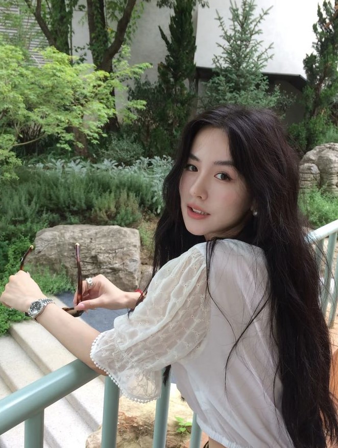 Cạn lời: Chồng đưa 20 triệu/tháng, vợ vẫn lén bán hết trang sức, nhẫn cưới để lấy tiền tiêu