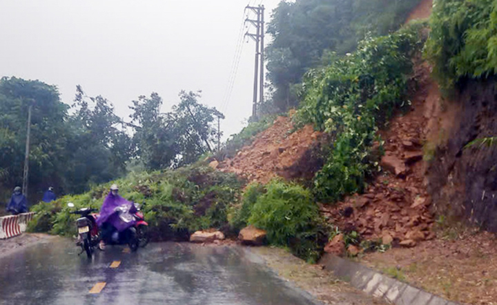 Dự báo thời tiết 22/6: Bắc Bộ mưa lớn, tối nay 15 tỉnh nguy cơ lũ quét và sạt lở- Ảnh 1.