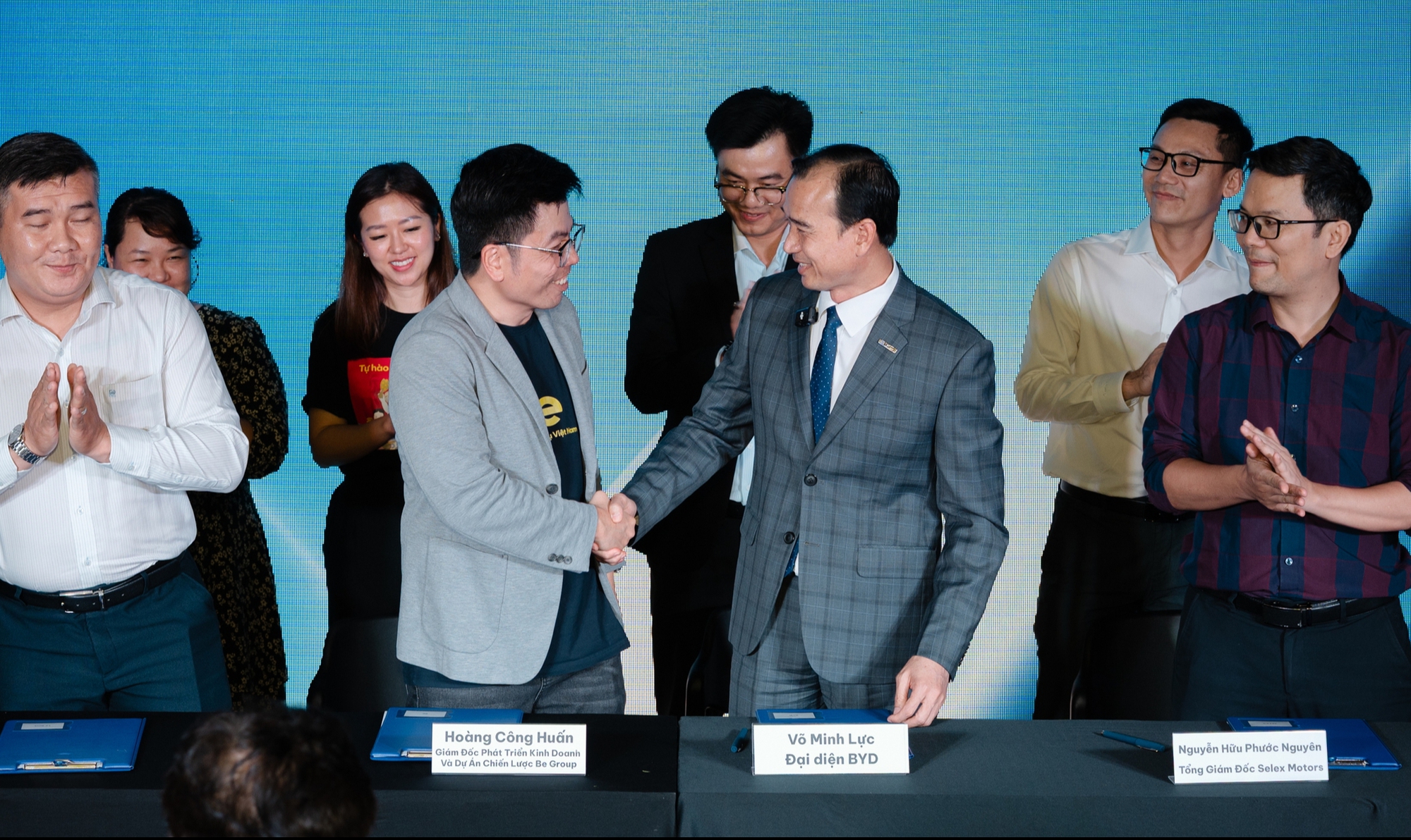 Sau cái bắt tay với Grab, hãng xe điện số một thế giới tiếp tục hợp tác với Be, giảm hàng chục triệu đồng cho các tài xế mua xe điện- Ảnh 1. Sau cái bắt tay với Grab, hãng xe điện số một thế giới tiếp tục hợp tác với Be, giảm hàng chục triệu đồng cho các tài xế mua xe điện- Ảnh 1.