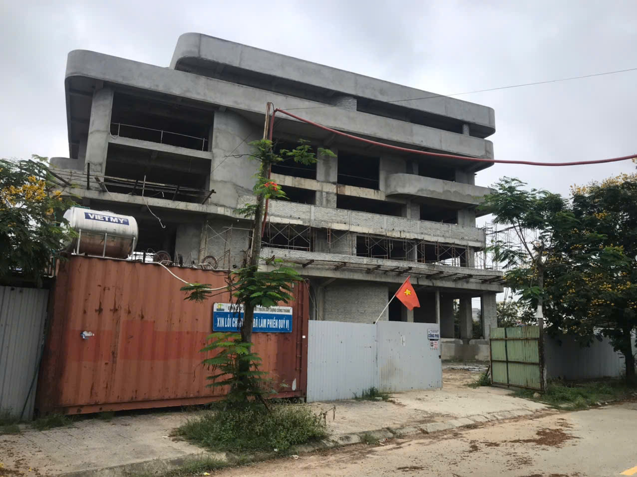 Nhiều doanh nghiệp kêu cứu vì nhà thầu chính "bỏ chạy" - Ảnh 2.