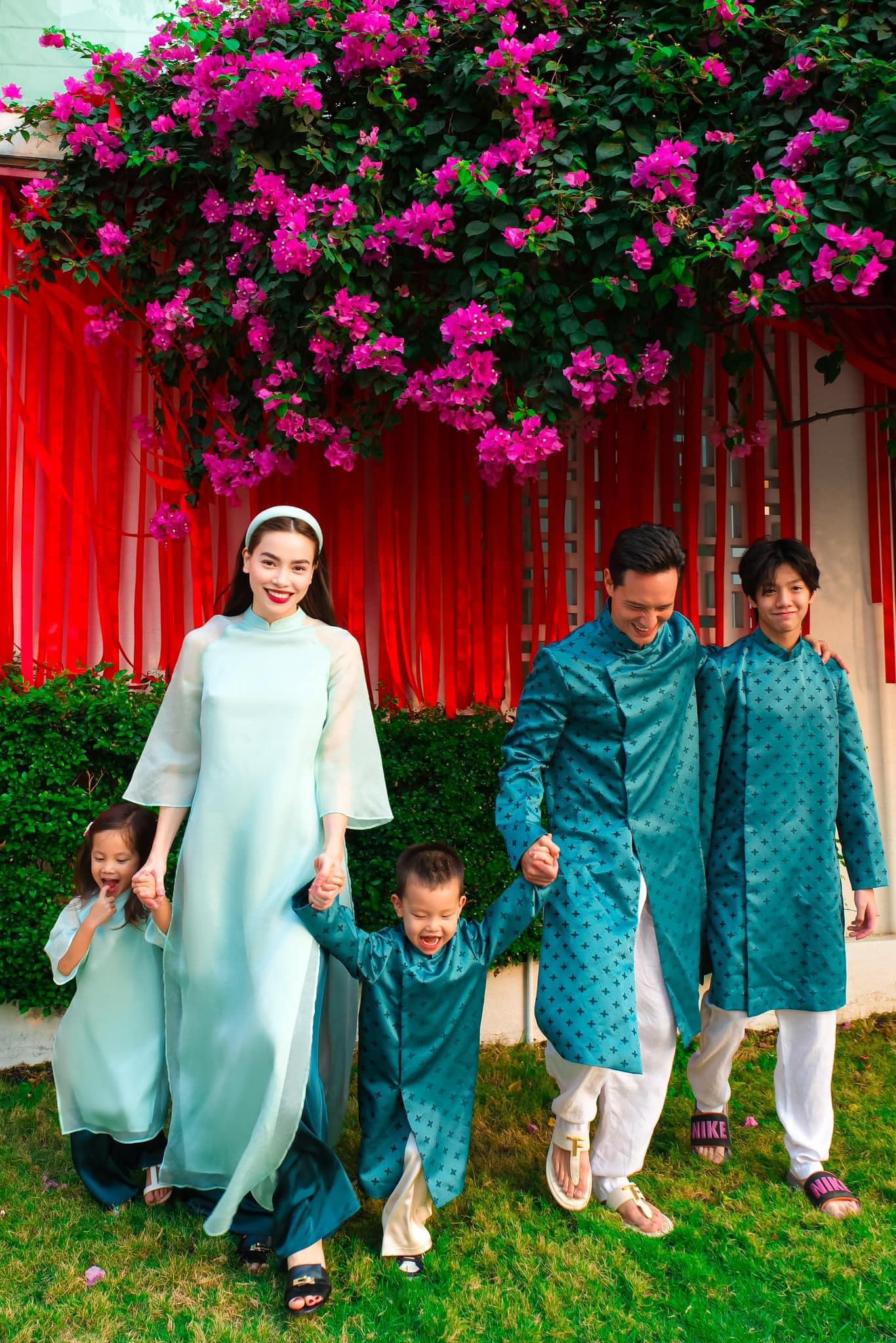 Ba quý tử chuẩn "rich kid" của Vbiz: Sống giữa xa hoa, đồ hiệu chỉ là chuyện nhỏ nhưng giáo dục mới là thứ được đầu tư lớn nhất- Ảnh 73. Ba quý tử chuẩn "rich kid" của Vbiz: Sống giữa xa hoa, đồ hiệu chỉ là chuyện nhỏ nhưng giáo dục mới là thứ được đầu tư lớn nhất- Ảnh 73.