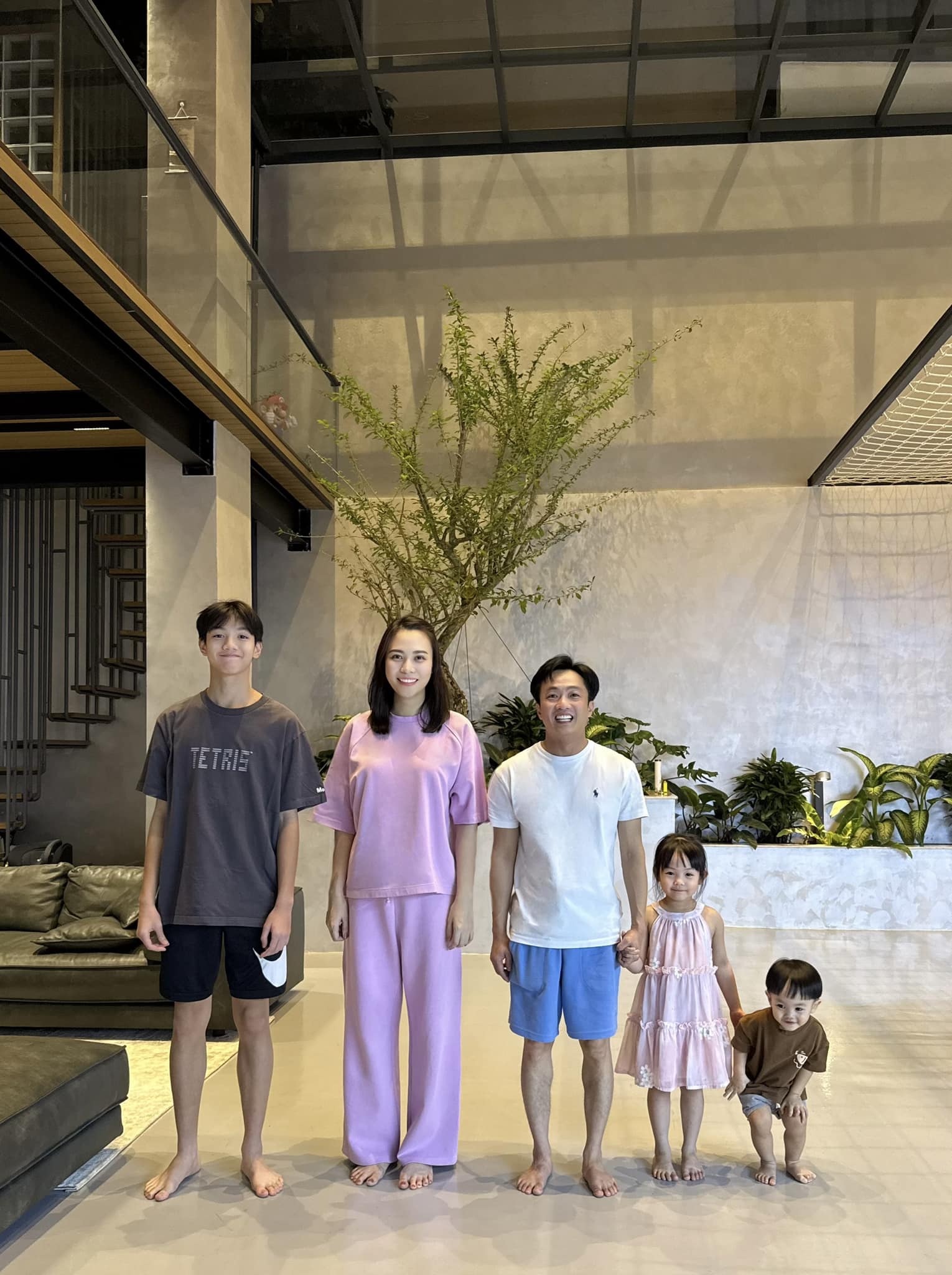 Ba quý tử chuẩn "rich kid" của Vbiz: Sống giữa xa hoa, đồ hiệu chỉ là chuyện nhỏ nhưng giáo dục mới là thứ được đầu tư lớn nhất- Ảnh 68. Ba quý tử chuẩn "rich kid" của Vbiz: Sống giữa xa hoa, đồ hiệu chỉ là chuyện nhỏ nhưng giáo dục mới là thứ được đầu tư lớn nhất- Ảnh 68.
