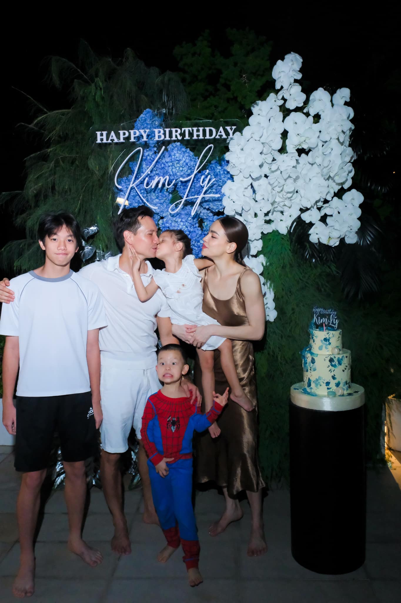 Ba quý tử chuẩn "rich kid" của Vbiz: Sống giữa xa hoa, đồ hiệu chỉ là chuyện nhỏ nhưng giáo dục mới là thứ được đầu tư lớn nhất- Ảnh 70. Ba quý tử chuẩn "rich kid" của Vbiz: Sống giữa xa hoa, đồ hiệu chỉ là chuyện nhỏ nhưng giáo dục mới là thứ được đầu tư lớn nhất- Ảnh 70.