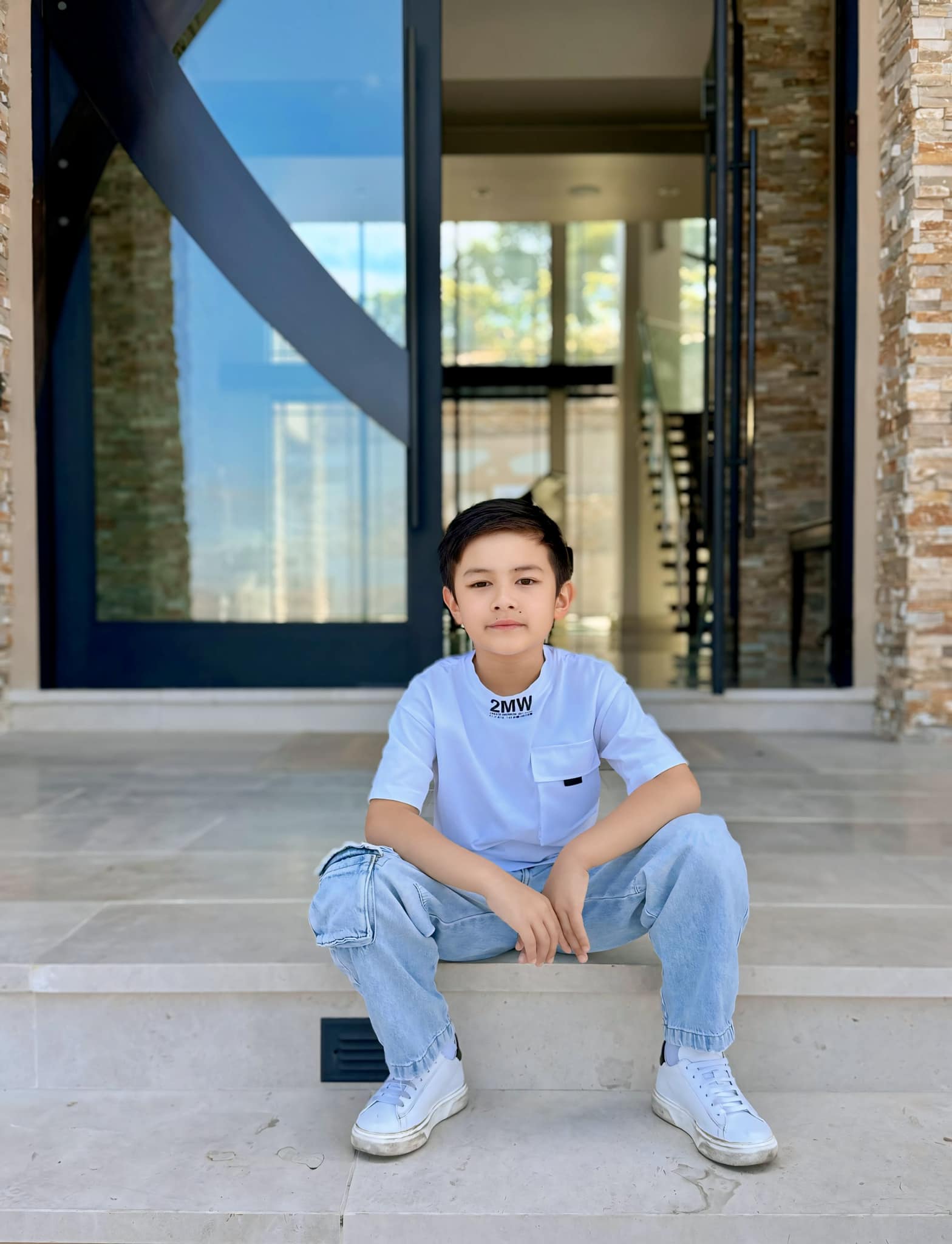Ba quý tử chuẩn "rich kid" của Vbiz: Sống giữa xa hoa, đồ hiệu chỉ là chuyện nhỏ nhưng giáo dục mới là thứ được đầu tư lớn nhất- Ảnh 22. Ba quý tử chuẩn "rich kid" của Vbiz: Sống giữa xa hoa, đồ hiệu chỉ là chuyện nhỏ nhưng giáo dục mới là thứ được đầu tư lớn nhất- Ảnh 22.