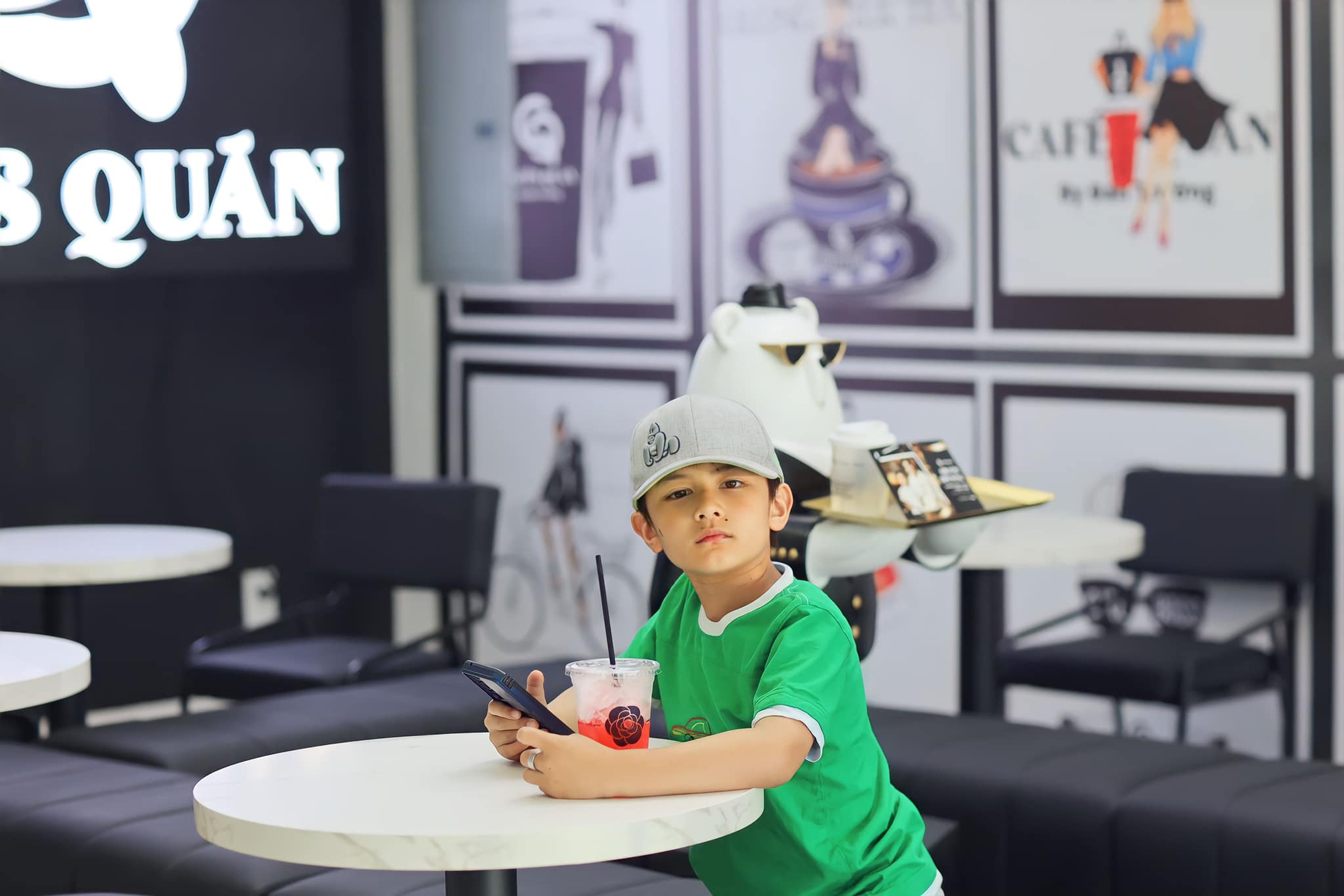 Ba quý tử chuẩn "rich kid" của Vbiz: Sống giữa xa hoa, đồ hiệu chỉ là chuyện nhỏ nhưng giáo dục mới là thứ được đầu tư lớn nhất- Ảnh 1. Ba quý tử chuẩn "rich kid" của Vbiz: Sống giữa xa hoa, đồ hiệu chỉ là chuyện nhỏ nhưng giáo dục mới là thứ được đầu tư lớn nhất- Ảnh 1.