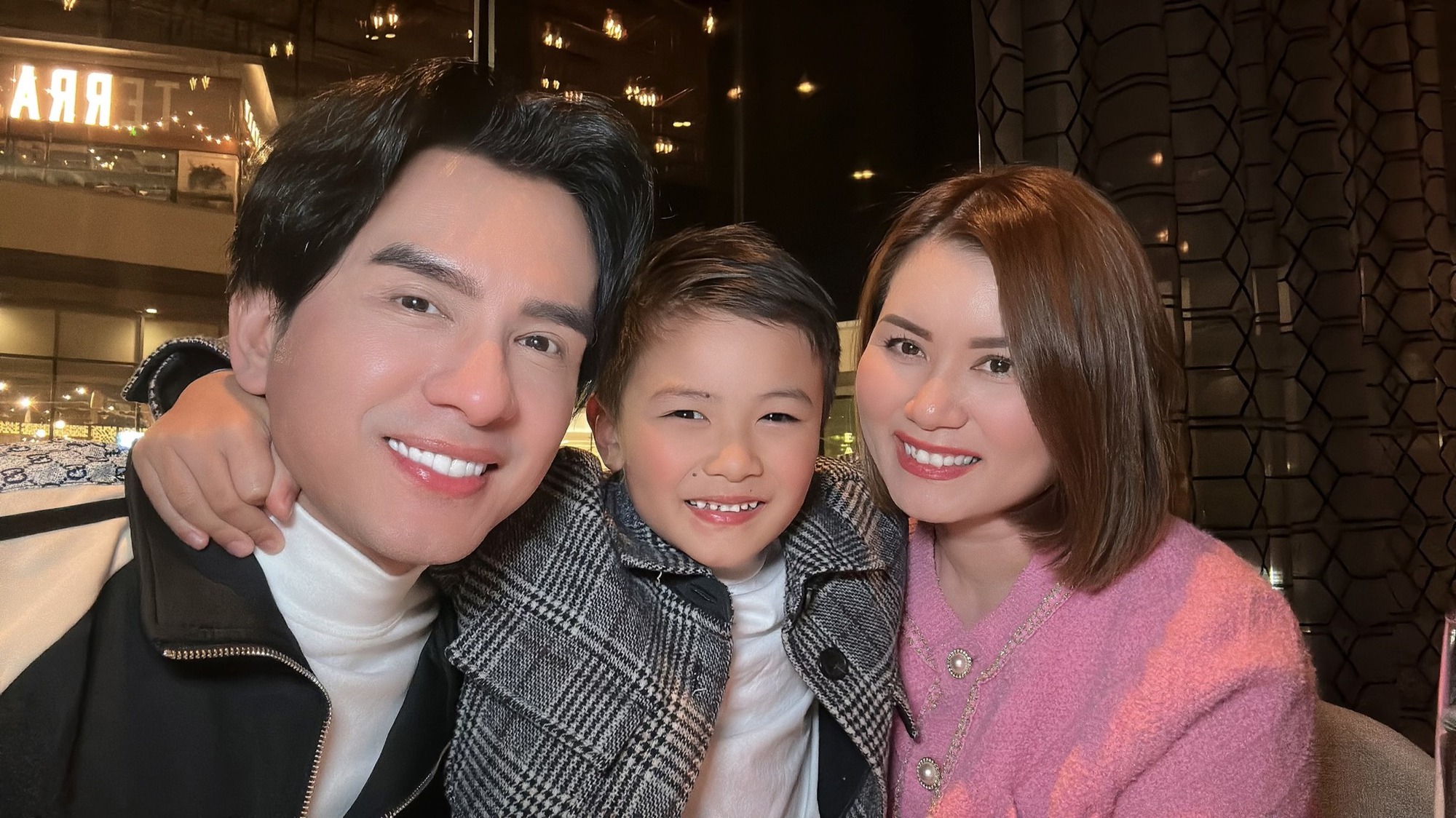 Ba quý tử chuẩn "rich kid" của Vbiz: Sống giữa xa hoa, đồ hiệu chỉ là chuyện nhỏ nhưng giáo dục mới là thứ được đầu tư lớn nhất- Ảnh 21. Ba quý tử chuẩn "rich kid" của Vbiz: Sống giữa xa hoa, đồ hiệu chỉ là chuyện nhỏ nhưng giáo dục mới là thứ được đầu tư lớn nhất- Ảnh 21.