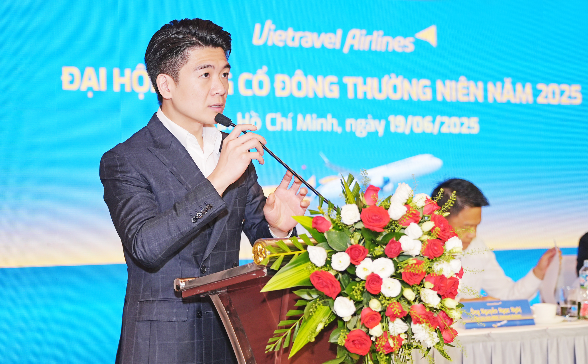 Vietravel Airlines của Đỗ Vinh Quang muốn tăng vốn lên 2.600 tỷ đồng, được SHB của anh trai Đỗ Quang Vinh “cam kết đồng hành về mặt tài chính”- Ảnh 2. Vietravel Airlines của Đỗ Vinh Quang muốn tăng vốn lên 2.600 tỷ đồng, được SHB của anh trai Đỗ Quang Vinh “cam kết đồng hành về mặt tài chính”- Ảnh 2.