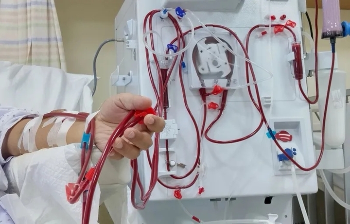 Cấp cứu sau nhiều ngày dùng nước tăng lực để ôn thi- Ảnh 1.