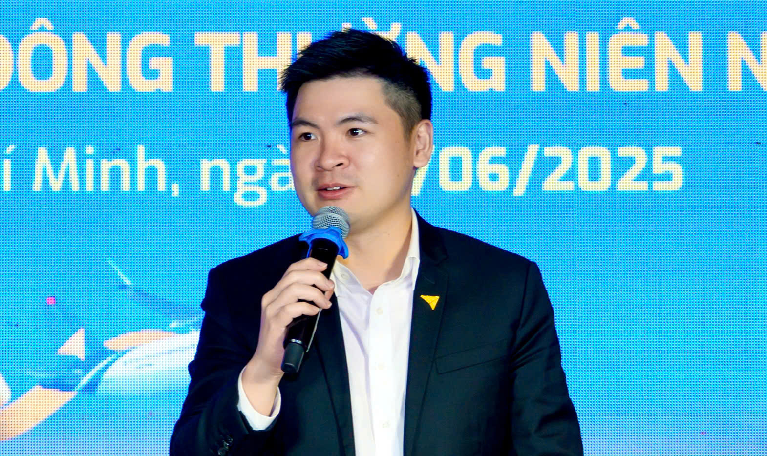 Vietravel Airlines của Đỗ Vinh Quang muốn tăng vốn lên 2.600 tỷ đồng, được SHB của anh trai Đỗ Quang Vinh “cam kết đồng hành về mặt tài chính”- Ảnh 1. Vietravel Airlines của Đỗ Vinh Quang muốn tăng vốn lên 2.600 tỷ đồng, được SHB của anh trai Đỗ Quang Vinh “cam kết đồng hành về mặt tài chính”- Ảnh 1.