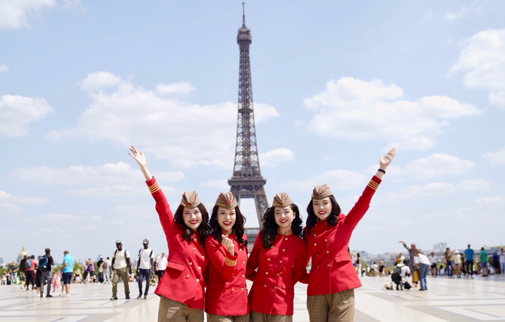 Tiếp viên hàng không Vietjet nổi bật giữa Paris Air Show 2025 - Ảnh 5.