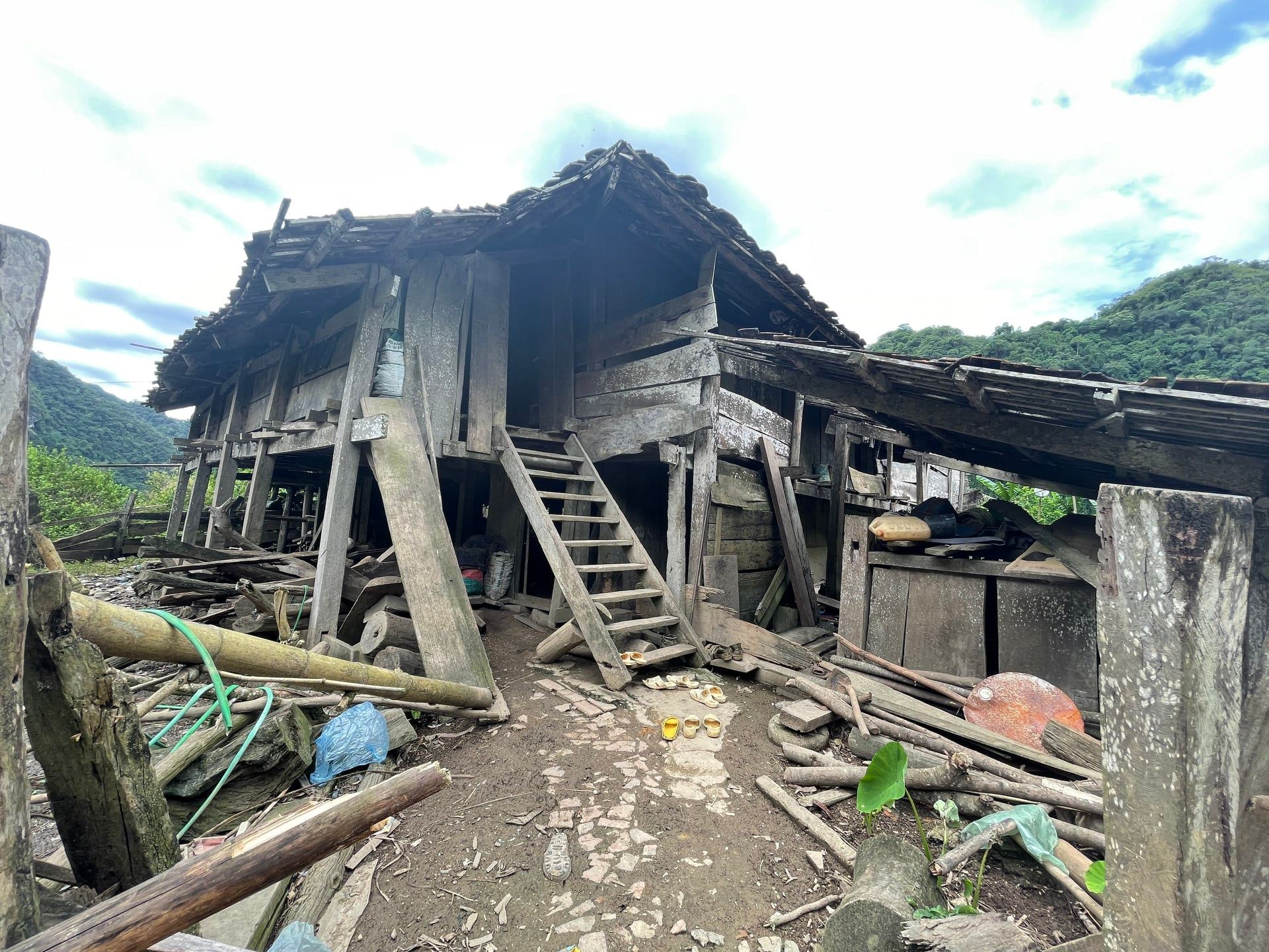 Ngôi làng “bị bỏ quên” ở miền Bắc: Không điện, không đường, nhưng vẫn đón nườm nượp khách ghé thăm - Ảnh 10.