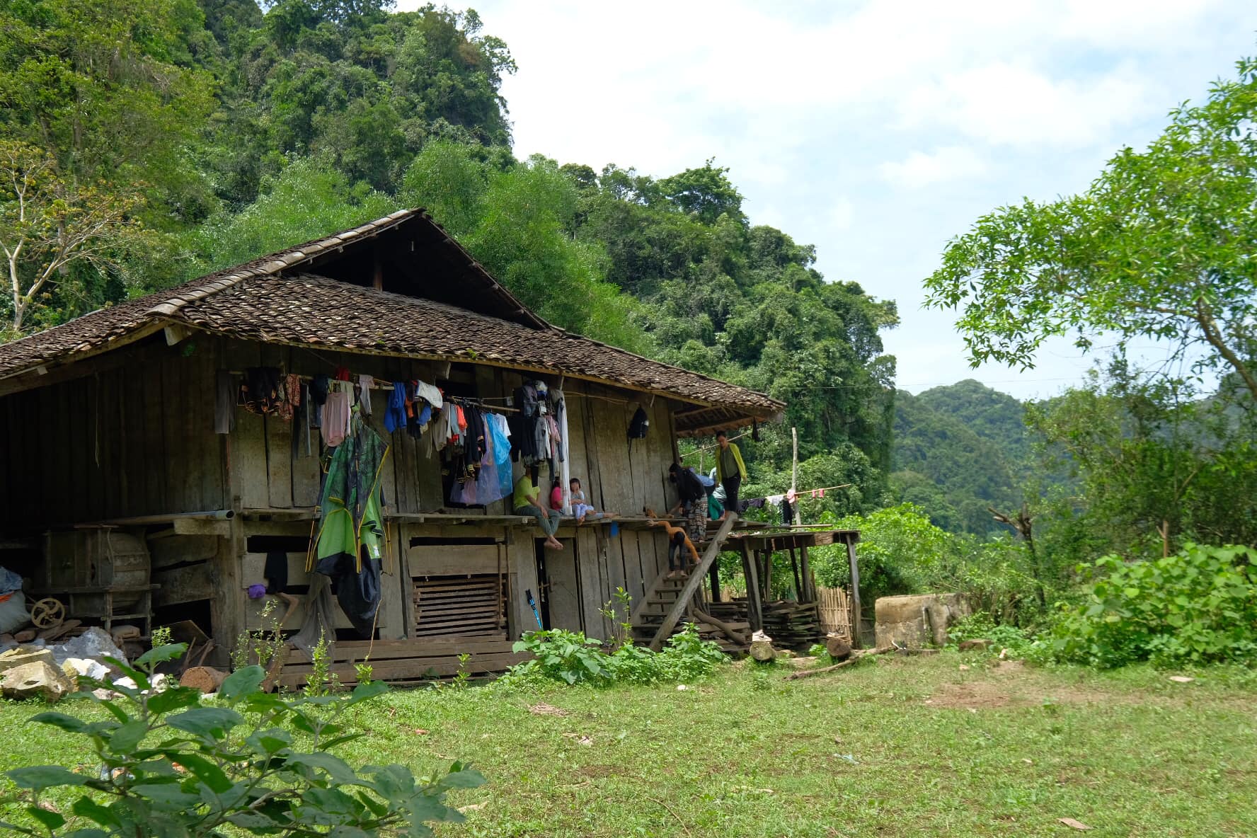 Ngôi làng “bị bỏ quên” ở miền Bắc: Không điện, không đường, nhưng vẫn đón nườm nượp khách ghé thăm - Ảnh 9.