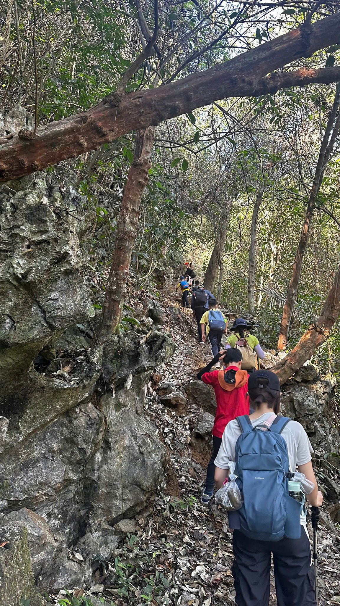 Ngôi làng “bị bỏ quên” ở miền Bắc: Không điện, không đường, nhưng vẫn đón nườm nượp khách ghé thăm - Ảnh 6.