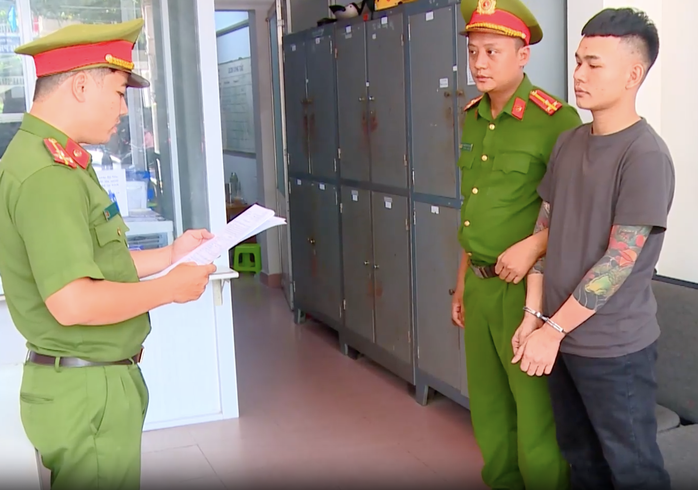 Tạm giữ đối tượng "xăm trổ" đánh điều dưỡng bệnh viện Khánh Hòa- Ảnh 2. Tạm giữ đối tượng "xăm trổ" đánh điều dưỡng bệnh viện Khánh Hòa- Ảnh 2.