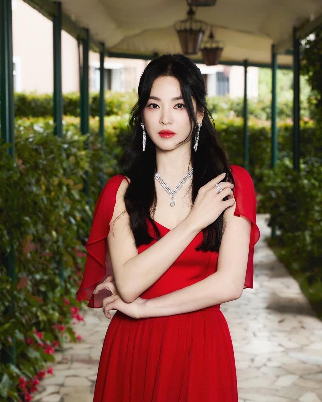 Song Hye Kyo và Ha Ji Won cùng chăm uống loại nước được ví "kem nhả nắng" ngừa nám, trẻ hóa từ bên trong, bảo sao đều xứng danh trường thành nhan sắc- Ảnh 1. Song Hye Kyo và Ha Ji Won cùng chăm uống loại nước được ví "kem nhả nắng" ngừa nám, trẻ hóa từ bên trong, bảo sao đều xứng danh trường thành nhan sắc- Ảnh 1.