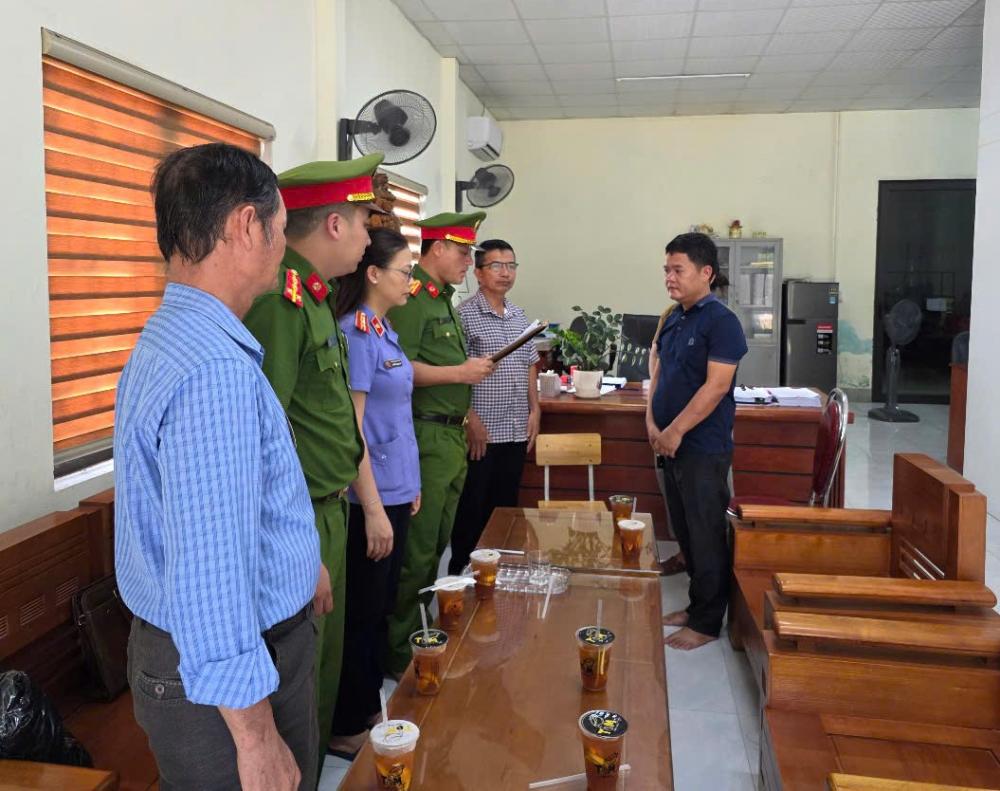 Bắt 3 cát tặc sông Lam, thu lợi bất chính hơn 5 tỷ đồng - Ảnh 2.