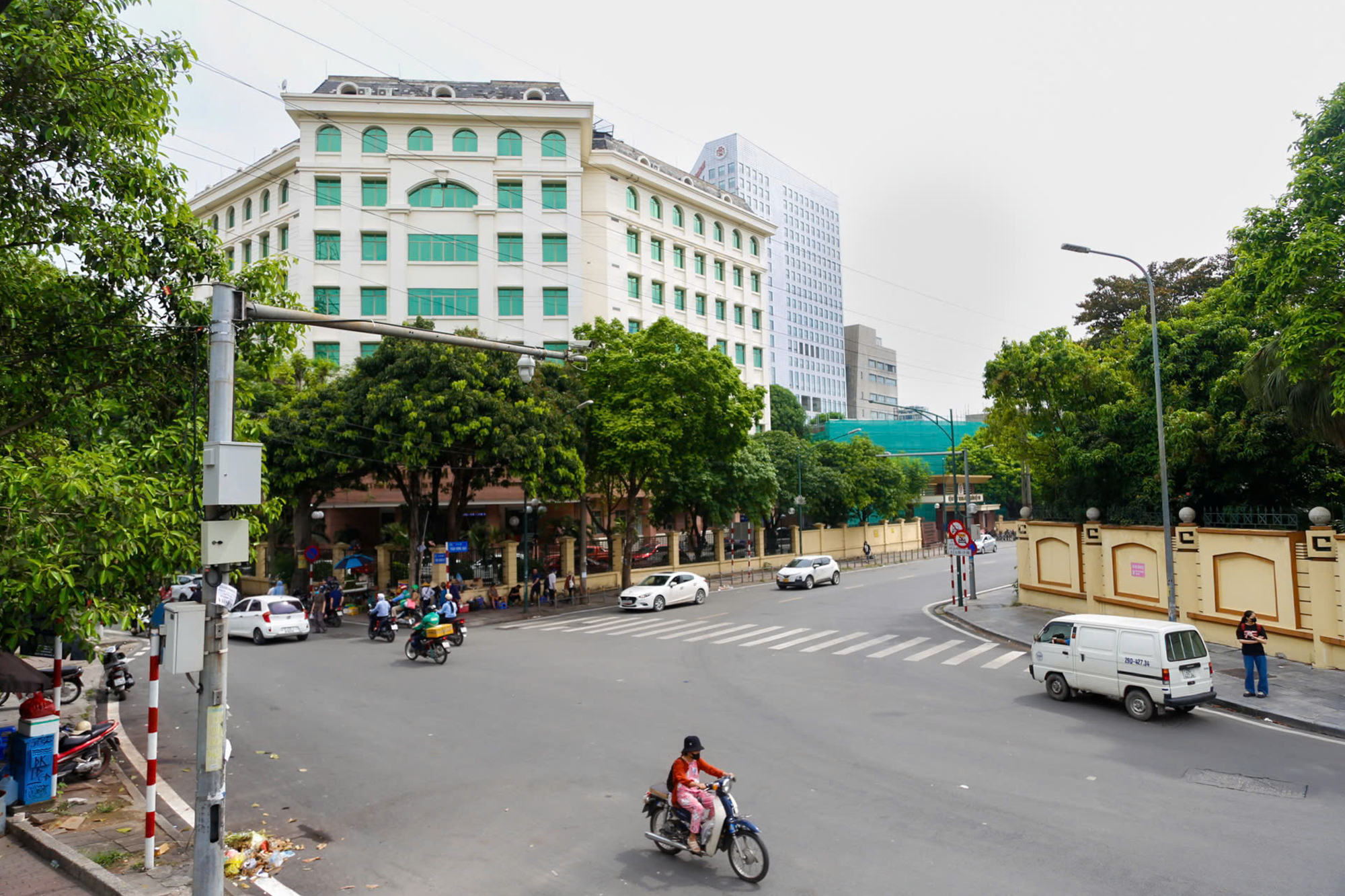 Con phố thắt nút cổ chai, sắp được mở rộng 6 lần để làm đường dẫn cầu 16.000 tỷ- Ảnh 9. Con phố thắt nút cổ chai, sắp được mở rộng 6 lần để làm đường dẫn cầu 16.000 tỷ- Ảnh 9.