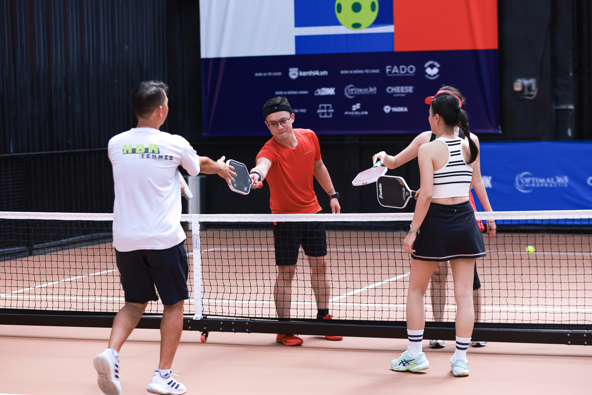 "Lương dưới 10 triệu đừng chơi pickleball"- Ảnh 3. "Lương dưới 10 triệu đừng chơi pickleball"- Ảnh 3.