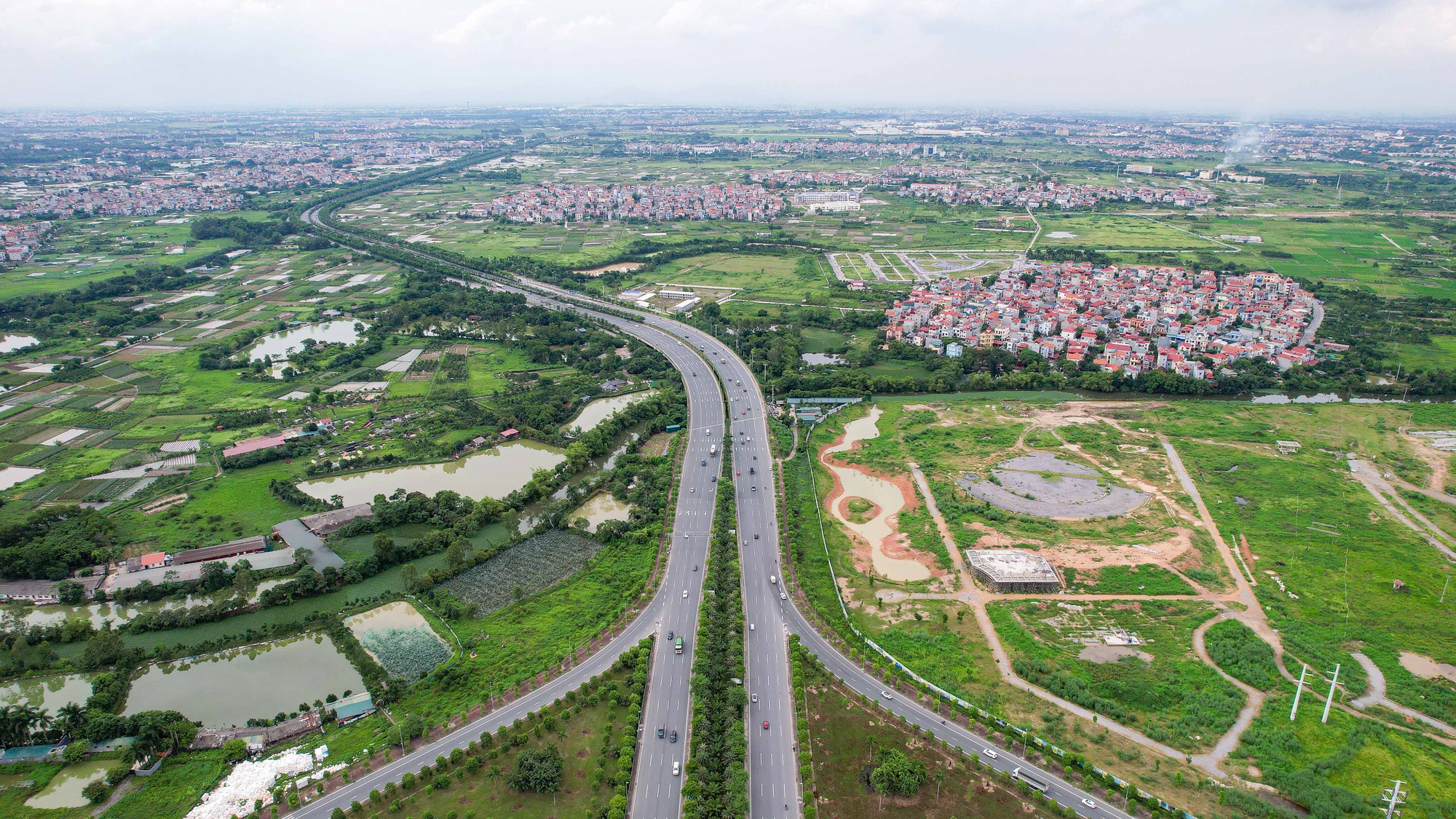 Đông Anh: Đất nền sát siêu dự án Vinhomes Cổ Loa đạt mức 250-260 triệu đồng/m2, nhiều chủ đất "găm" hàng, không có ý định bán ra - Ảnh 1. Đông Anh: Đất nền sát siêu dự án Vinhomes Cổ Loa đạt mức 250-260 triệu đồng/m2, nhiều chủ đất "găm" hàng, không có ý định bán ra - Ảnh 1.