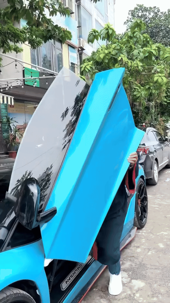Sự thật chàng trai lái Lamborghini đi tốt nghiệp Đại học ở Hà Nội hút 10 triệu view