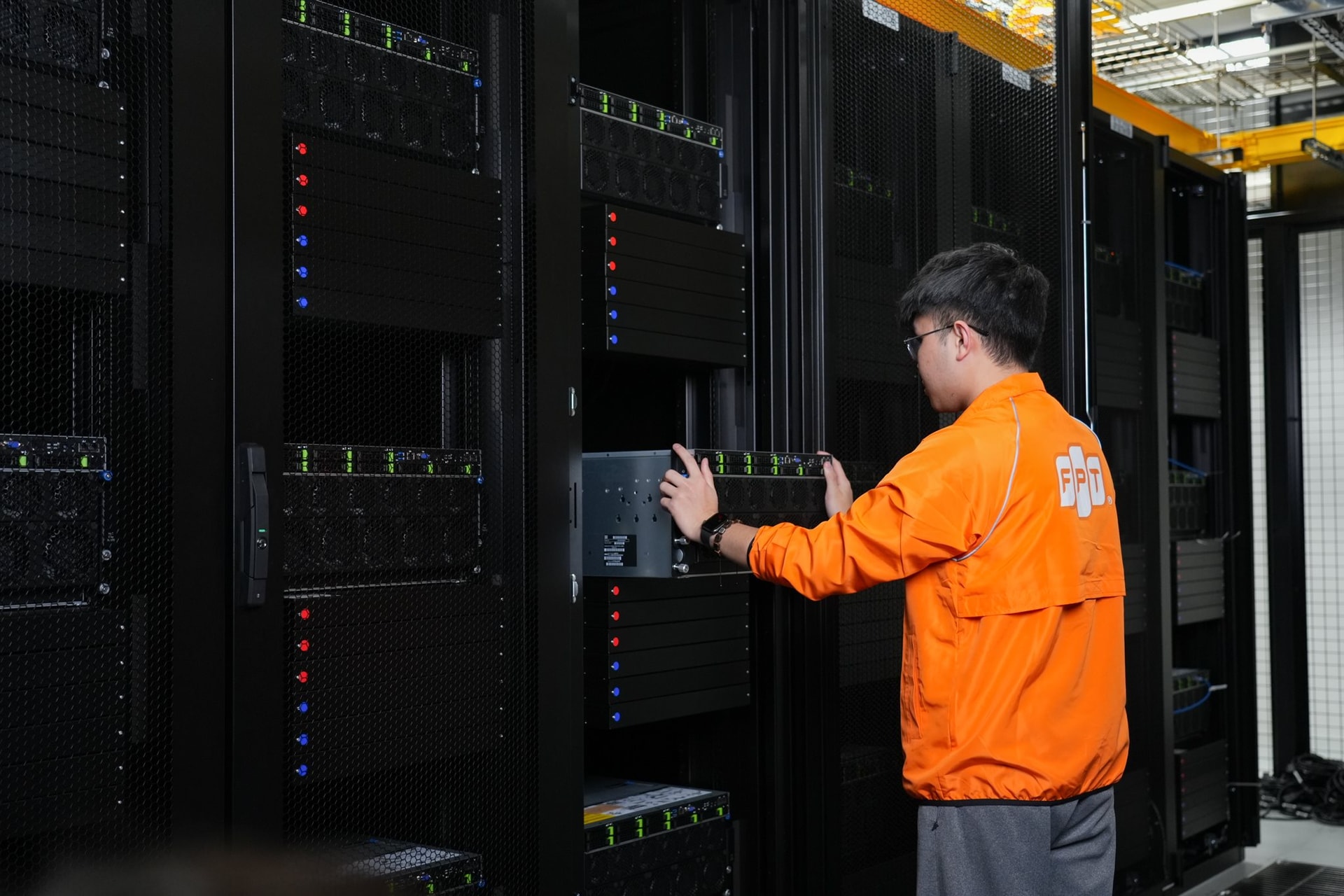 FPT hé lộ tham vọng phát triển 3 nhà máy AI trên toàn cầu, đưa Việt Nam trở thành quốc gia dẫn đầu khu vực về hạ tầng tính toán AI- Ảnh 1.