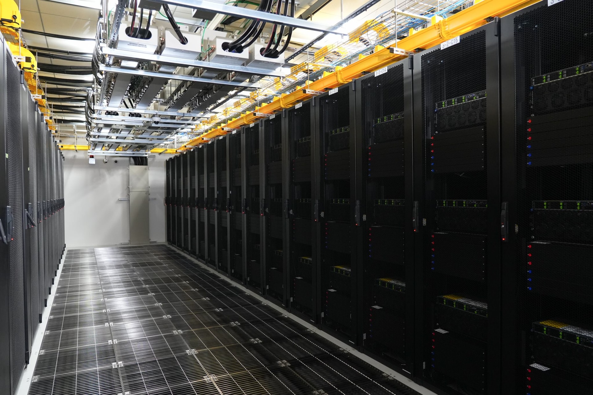 FPT hé lộ tham vọng phát triển 3 nhà máy AI trên toàn cầu, đưa Việt Nam trở thành quốc gia dẫn đầu khu vực về hạ tầng tính toán AI- Ảnh 3.