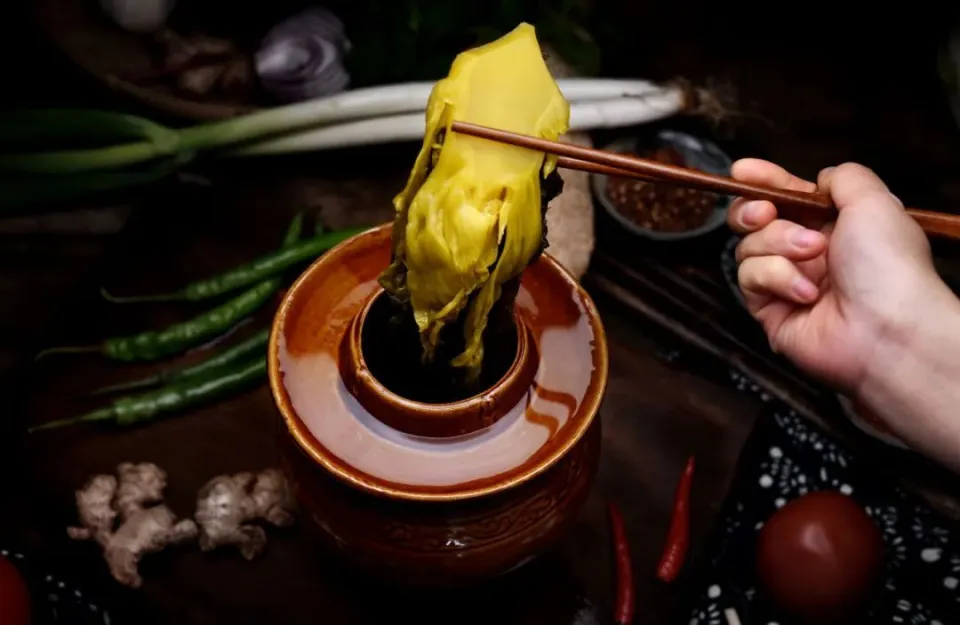 Đặt 4 thứ này vào tủ lạnh tương đương với giữ "quả bom nổ chậm" trong nhà - Ảnh 3.