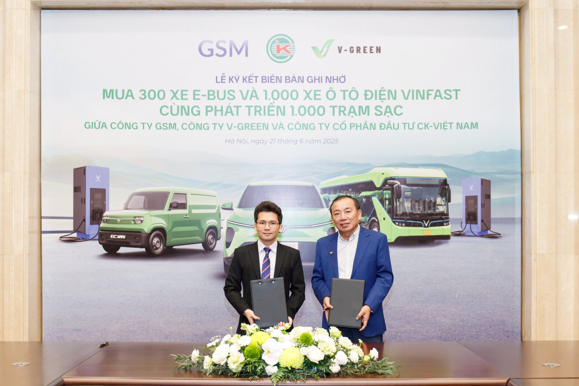 Xanh SM, V-Green mang 1.300 xe điện và 1.000 trụ sạc đến tỉnh lớn nhất nước ta từ quý III/2025 - Ảnh 1.