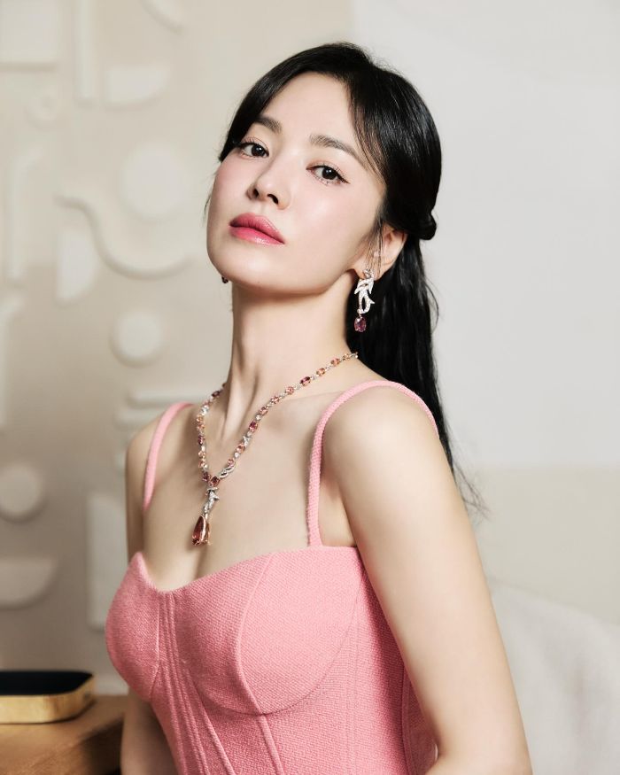 Song Hye Kyo cùng dàn sao quốc tế đọ sắc trong BST kim cương xa xỉ- Ảnh 1.