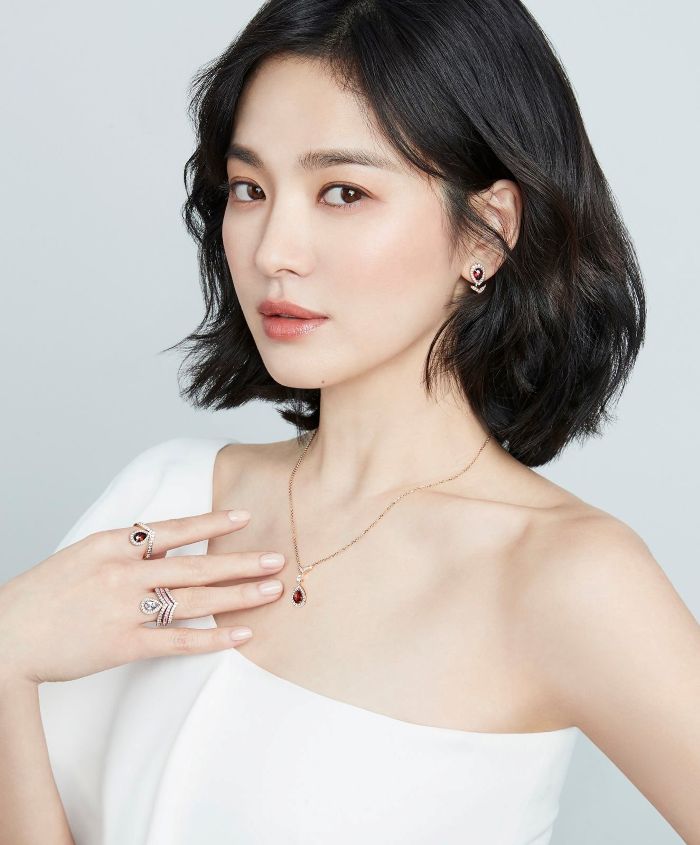 Song Hye Kyo cùng dàn sao quốc tế đọ sắc trong BST kim cương xa xỉ- Ảnh 2.