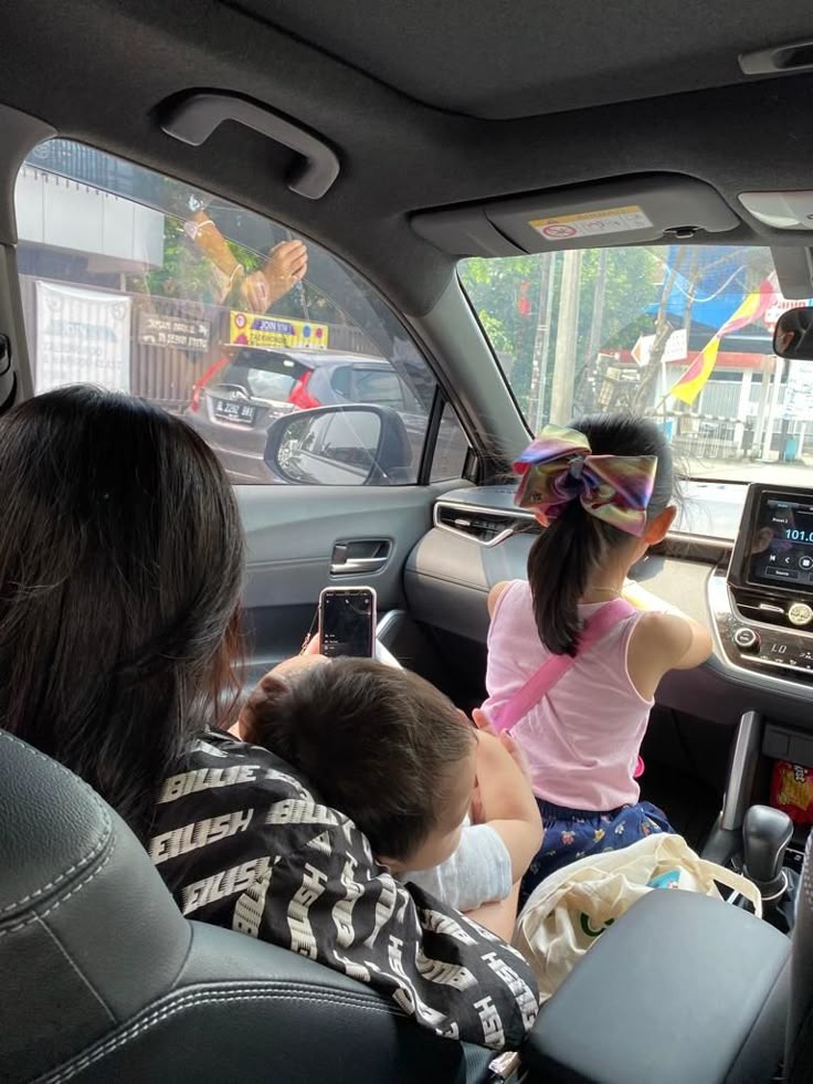 Cha mẹ EQ thấp dẫn con đến quán cafe hay làm 5 việc: Chán, chả buồn nói!- Ảnh 1.