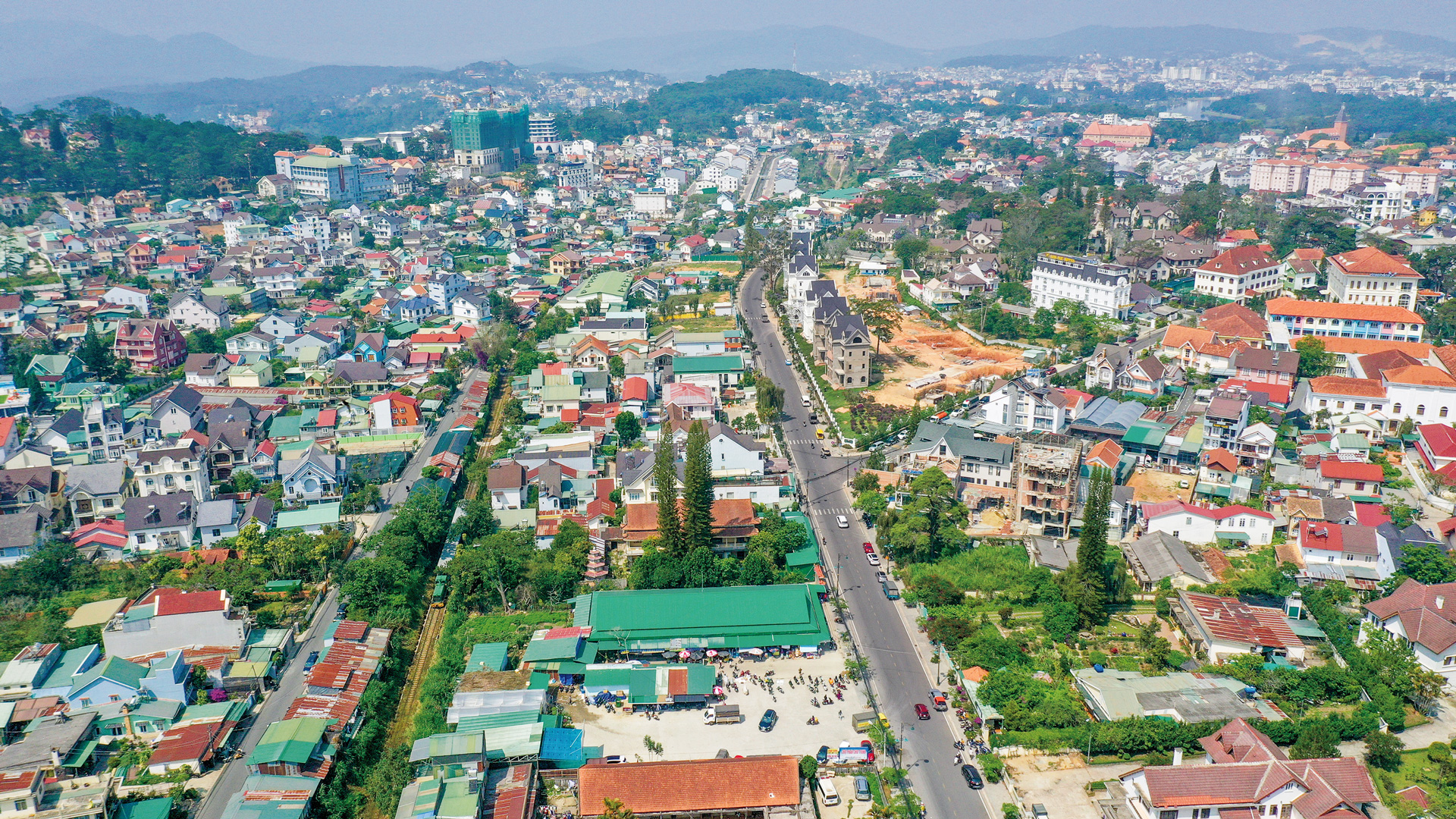 Tân Hoàng Minh, Hưng Thịnh đổ về, bất động sản khu vực này bất ngờ có diễn biến mới- Ảnh 1. Tân Hoàng Minh, Hưng Thịnh đổ về, bất động sản khu vực này bất ngờ có diễn biến mới- Ảnh 1.