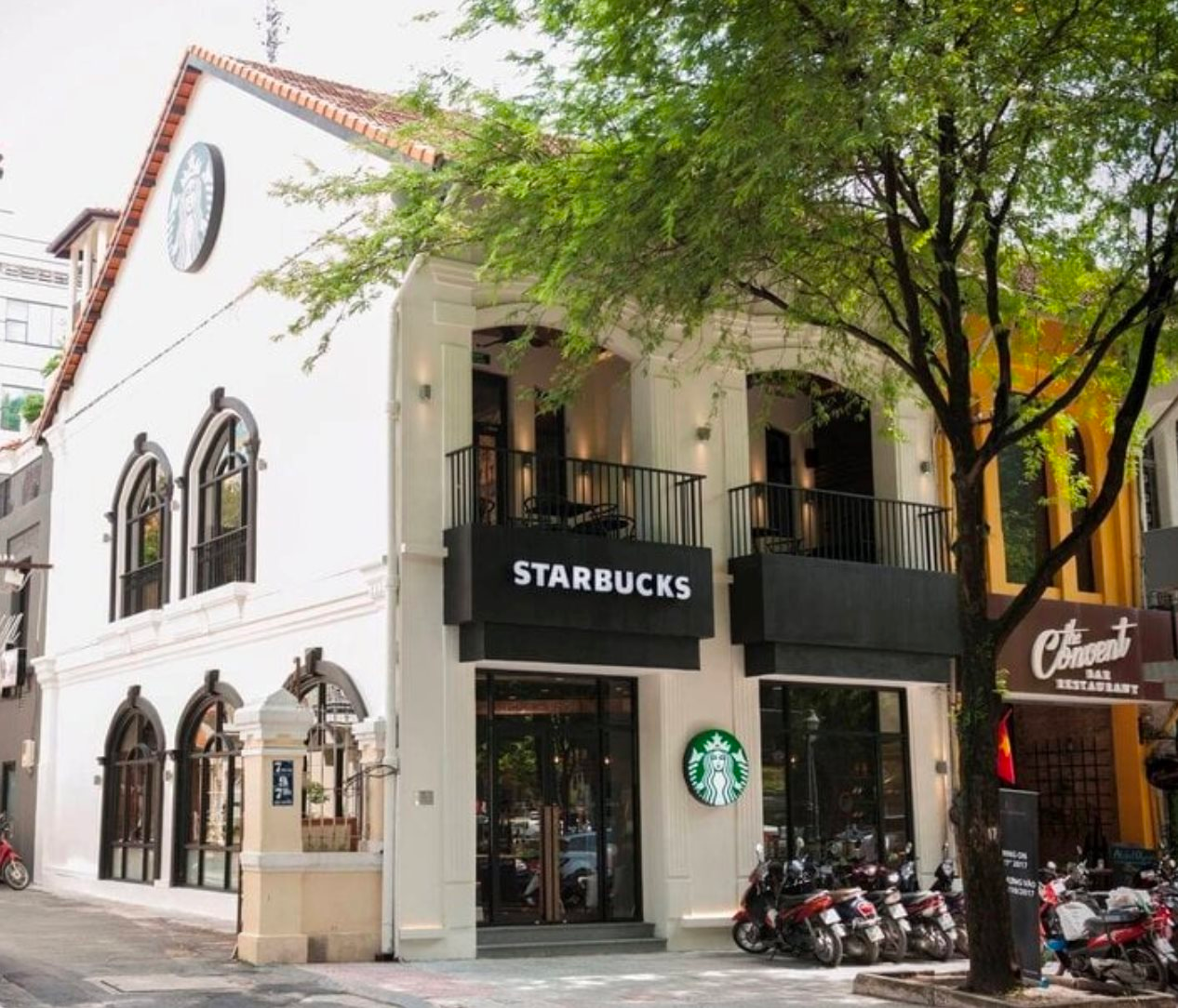 Từ việc Starbucks rời bỏ Hàn Thuyên và “thách thức” bằng vị trí mới đối diện, "hé lộ" giá mặt bằng tại cung đường sầm uất bậc nhất Sài Gòn 1 Từ việc Starbucks rời bỏ Hàn Thuyên và “thách thức” bằng vị trí mới đối diện, "hé lộ" giá mặt bằng tại cung đường sầm uất bậc nhất Sài Gòn