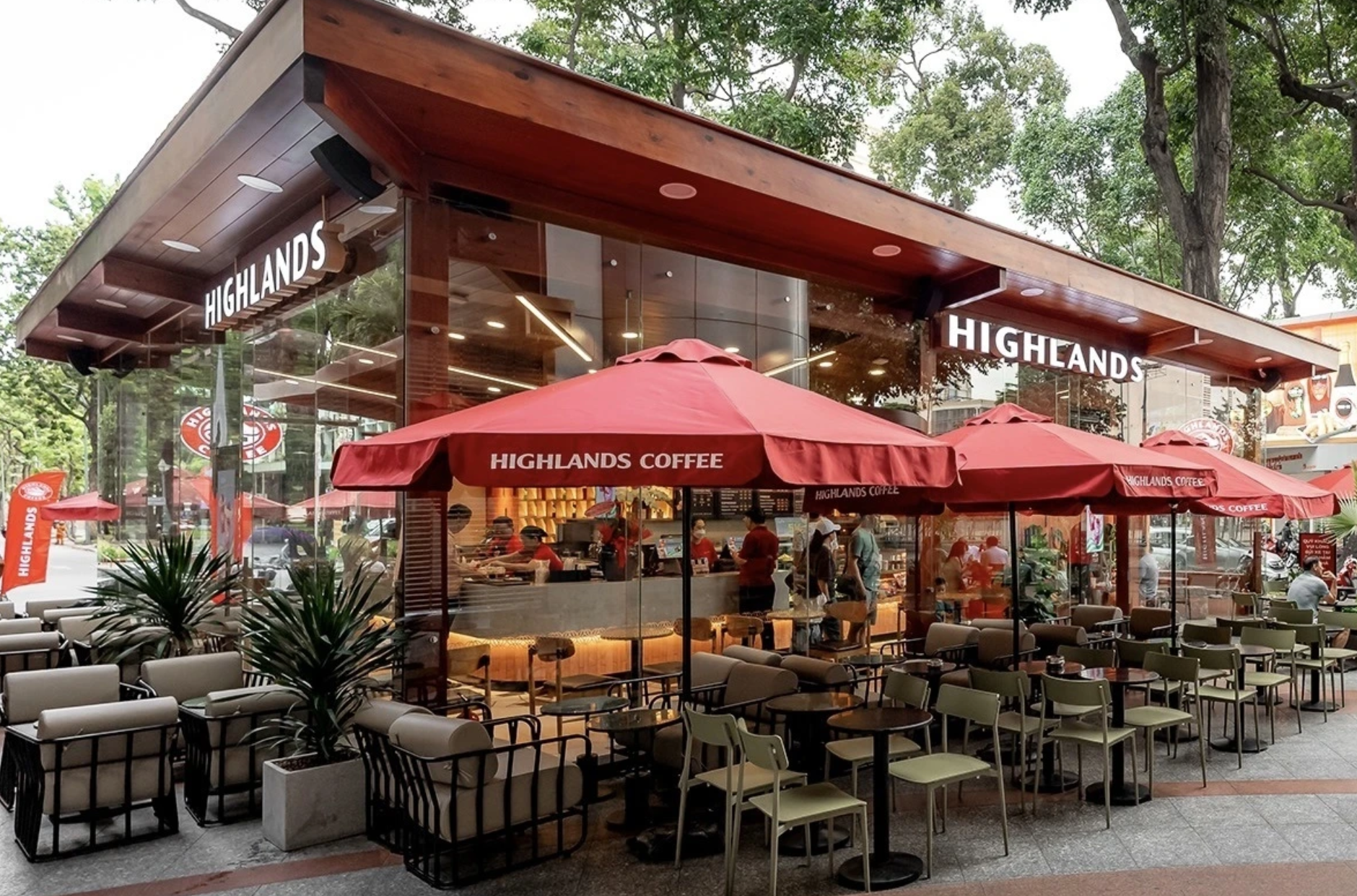 Sếp Highlands Coffee nói kế hoạch IPO trong 18-24 tháng tới: 'Niêm yết thì dễ, duy trì định giá cao trong 5-10 năm mới khó' - Ảnh 1.