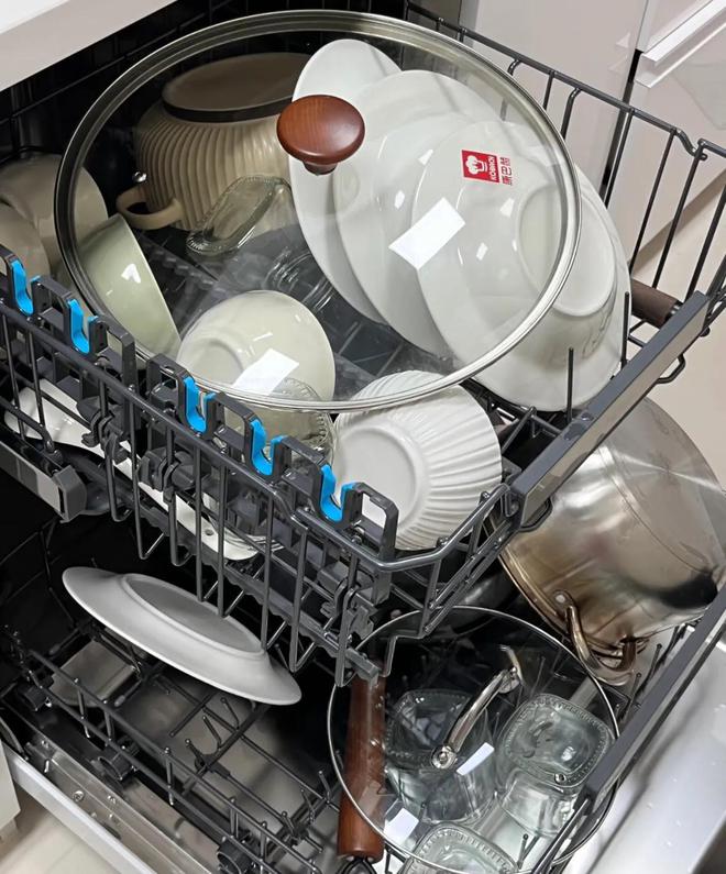 Sau khi sống ở nhà mới được 1 năm, tôi nhận ra 4 thứ này đúng là "đỉnh nóc, kịch trần" - Ảnh 1.