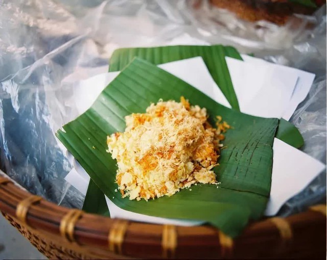 Khách Trung Quốc thử 1 món xôi Việt Nam, ngay miếng đầu đã thốt lên: "Hương vị bùng nổ… chỉ ở đây mới có"- Ảnh 4.