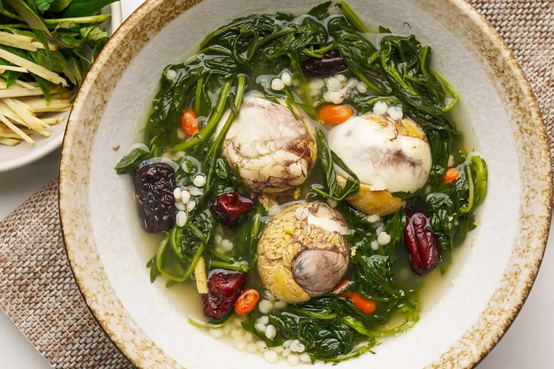 Loại lá dân dã ở Việt Nam được Trung Quốc ví là "báu vật trời ban": Cực nhiều lợi ích nếu biết tận dụng - Ảnh 2.