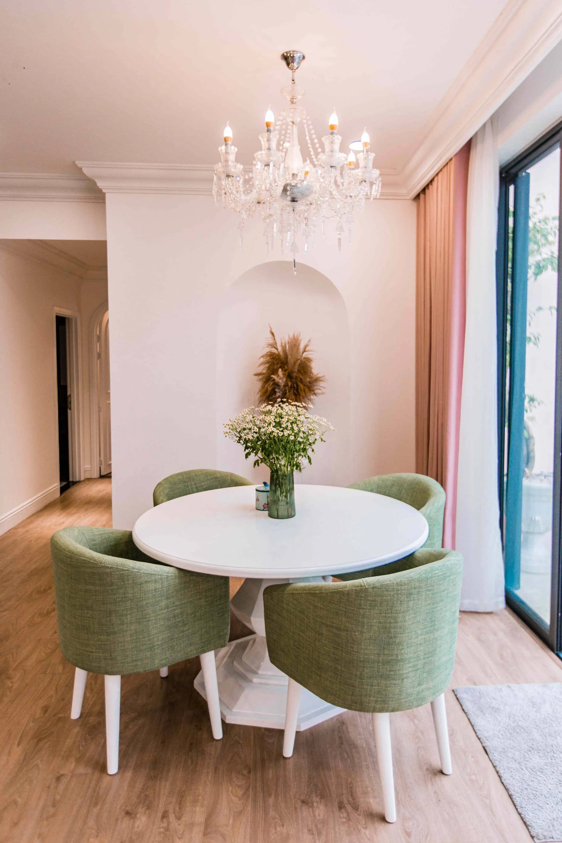 Bán penthouse 12 tỷ, Quỳnh Anh Shyn tậu căn hộ mới: Xịn xò, "nghệ" gấp N lần - Ảnh 2.