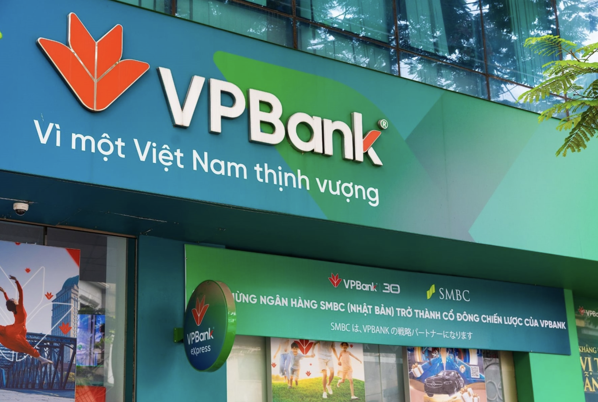 NÓNG: Một nhà băng tung gói vay 