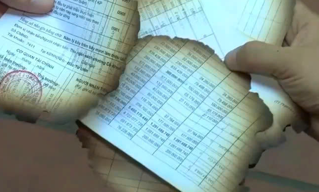 Giám đốc Công an Hà Nội thông tin về việc nhiều tài liệu dấu đỏ bị đốt cạnh trụ sở phường - Ảnh 1.