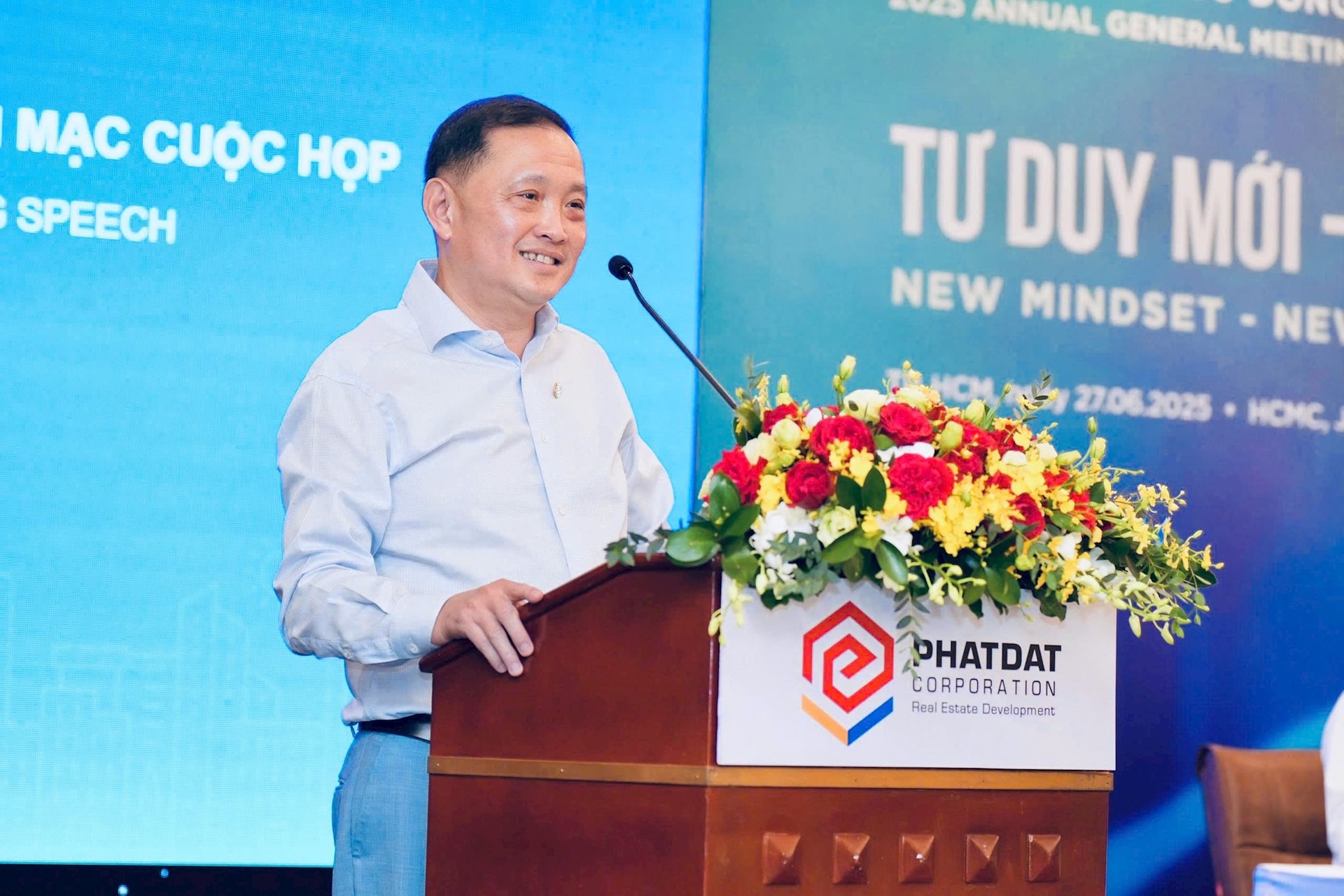 Chủ tịch Phát Đạt (PDR) hé lộ 2 “tin vui” trị giá hàng chục ha đất vàng tại TP.HCM và Bình Dương 2 Chủ tịch Phát Đạt (PDR) hé lộ 2 “tin vui” trị giá hàng chục ha đất vàng tại TP.HCM và Bình Dương