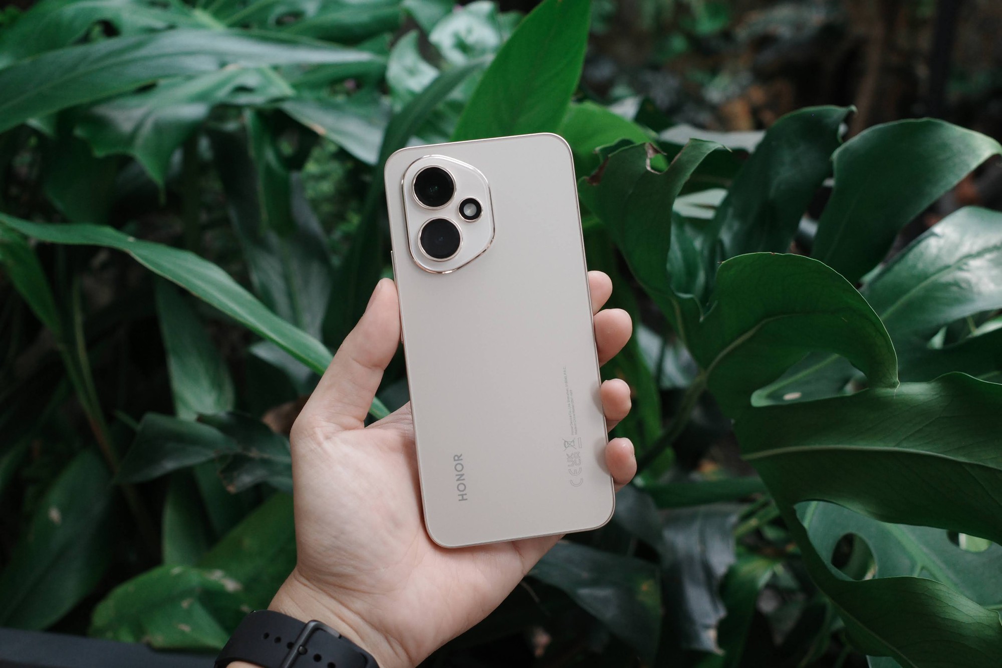 Dòng smartphone Honor 400 lên kệ Việt: Có khả năng phát hiện cuộc gọi lừa đảo bằng AI, giá chỉ từ 8,99 triệu đồng- Ảnh 1. Dòng smartphone Honor 400 lên kệ Việt: Có khả năng phát hiện cuộc gọi lừa đảo bằng AI, giá chỉ từ 8,99 triệu đồng- Ảnh 1.